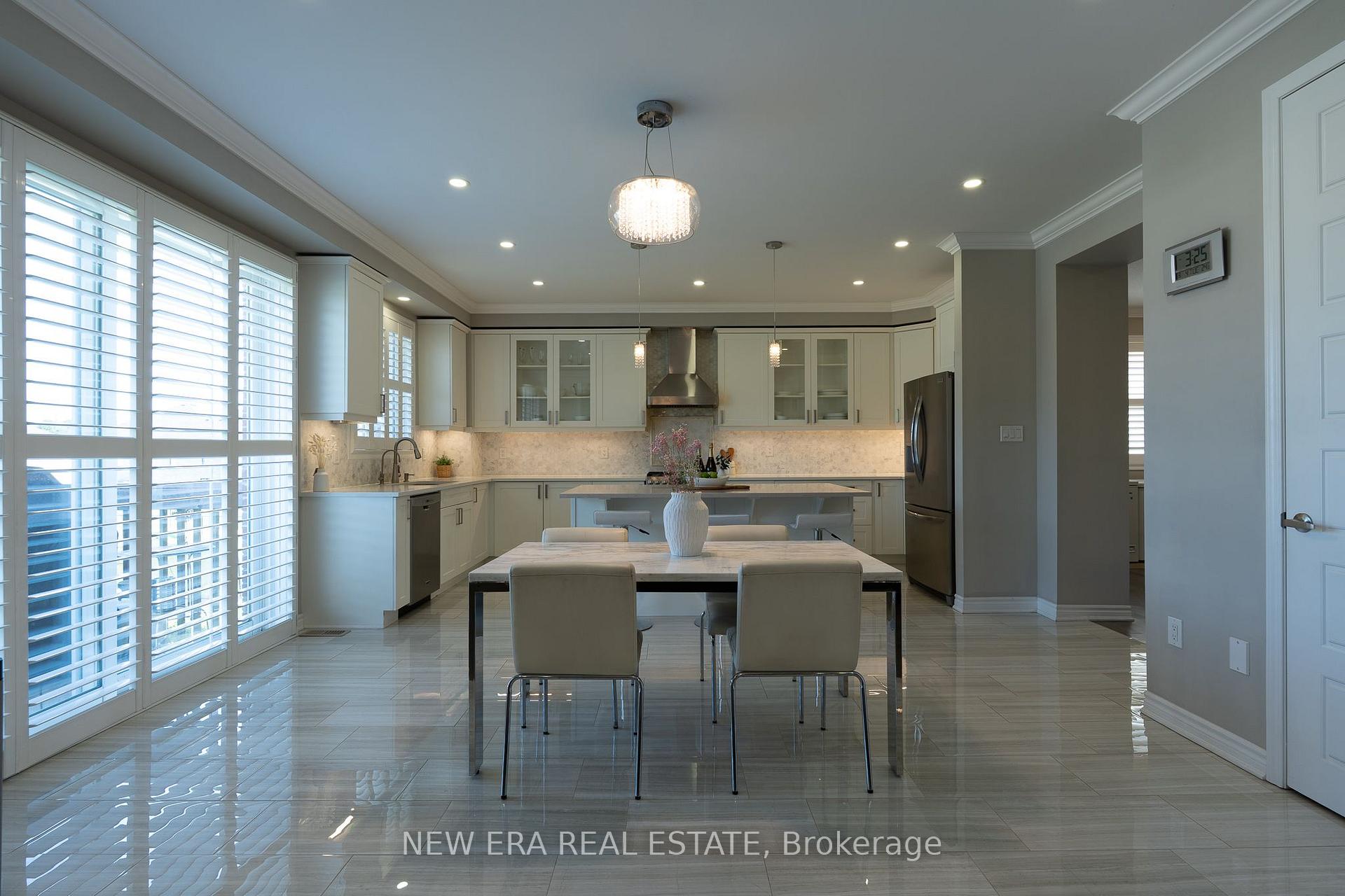 Photo 11 of 455 Equestrian Way, Cambridge, Silver Heights — HOMEH