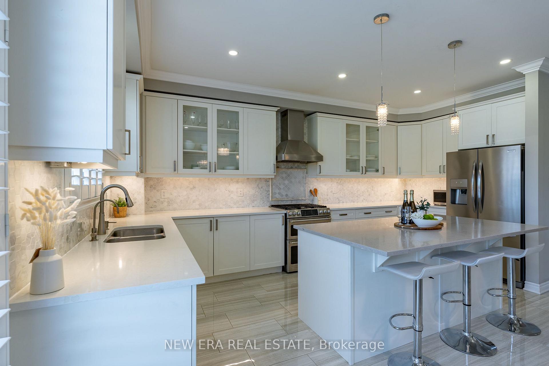 Photo 15 of 455 Equestrian Way, Cambridge, Silver Heights — HOMEH