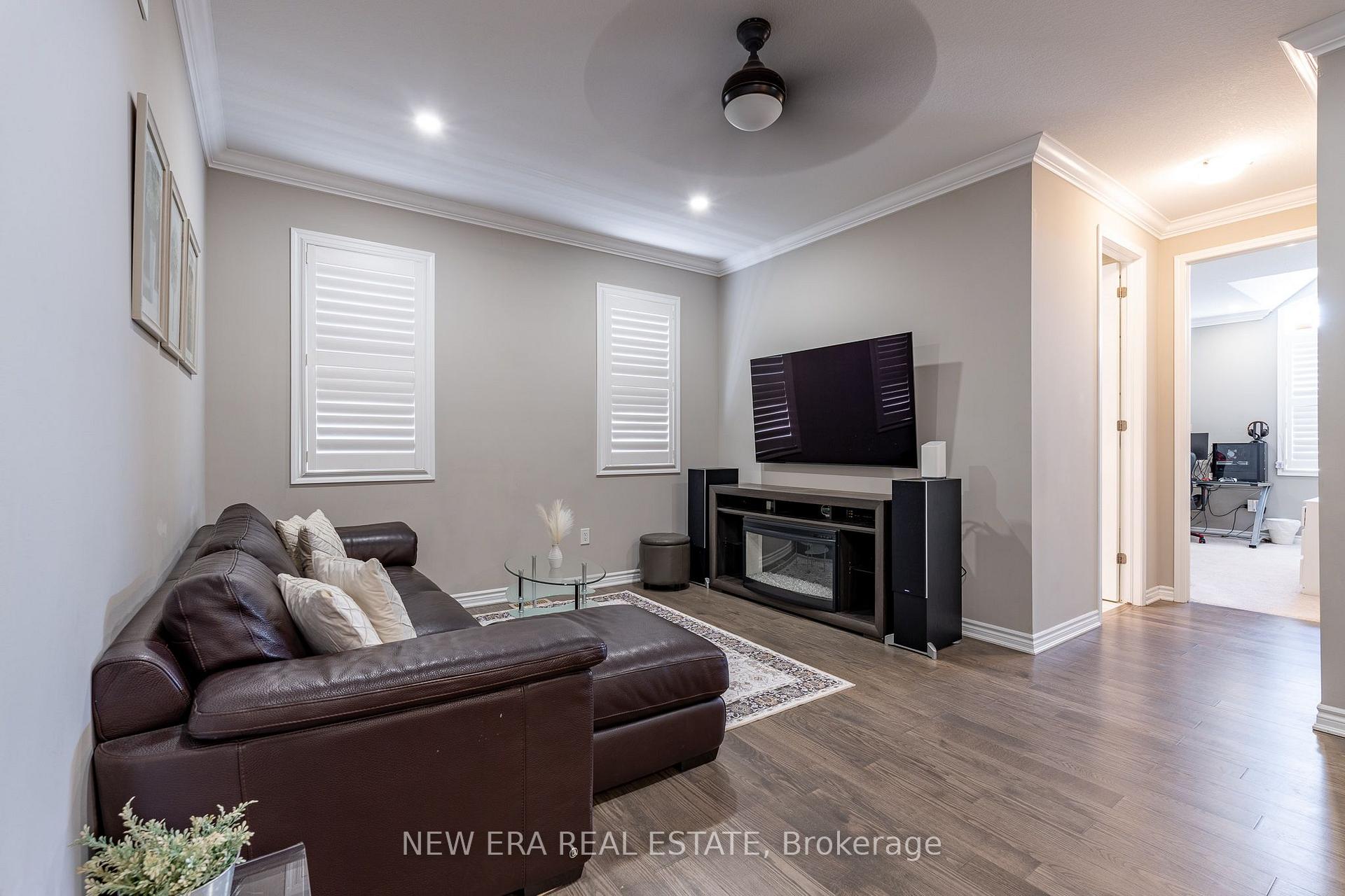 Photo 23 of 455 Equestrian Way, Cambridge, Silver Heights — HOMEH