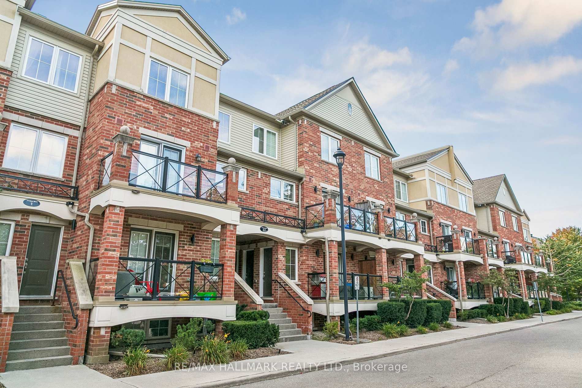 Photo 4 of Unit 5, 19 Hays Boulevard, Oakville, River Oaks — HOMEH