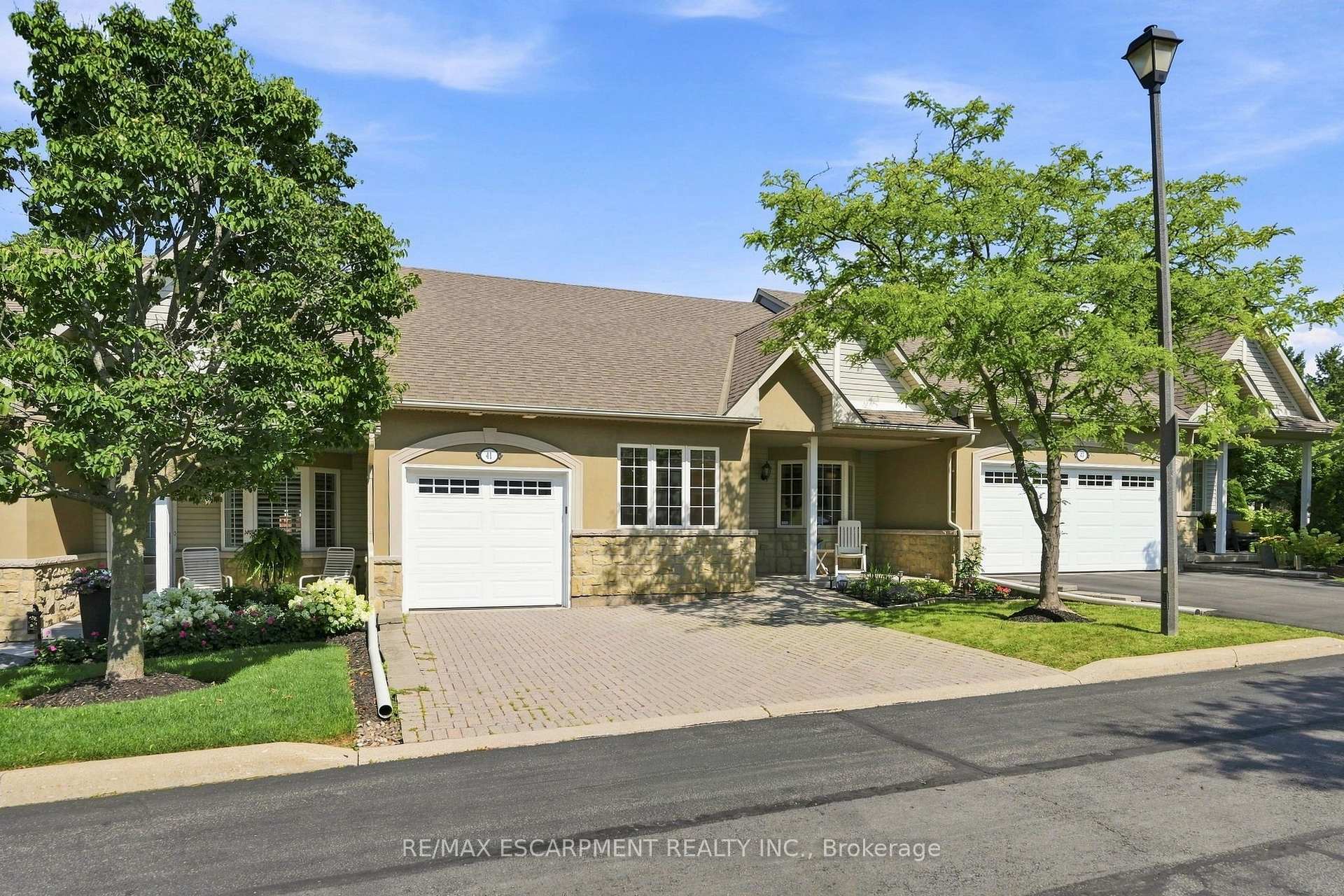 Photo 3 of Unit 41, 212 Stonehenge Drive, Hamilton, Meadowlands — HOMEH