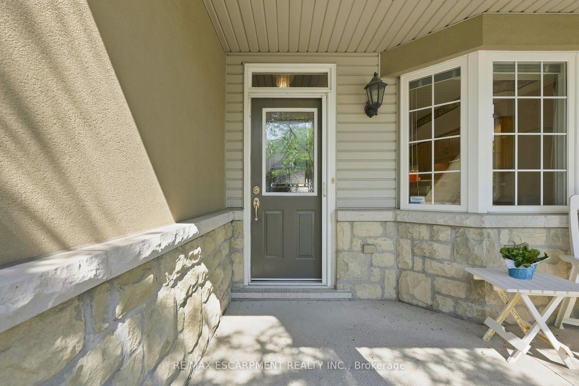 Photo 4 of Unit 41, 212 Stonehenge Drive, Hamilton, Meadowlands — HOMEH