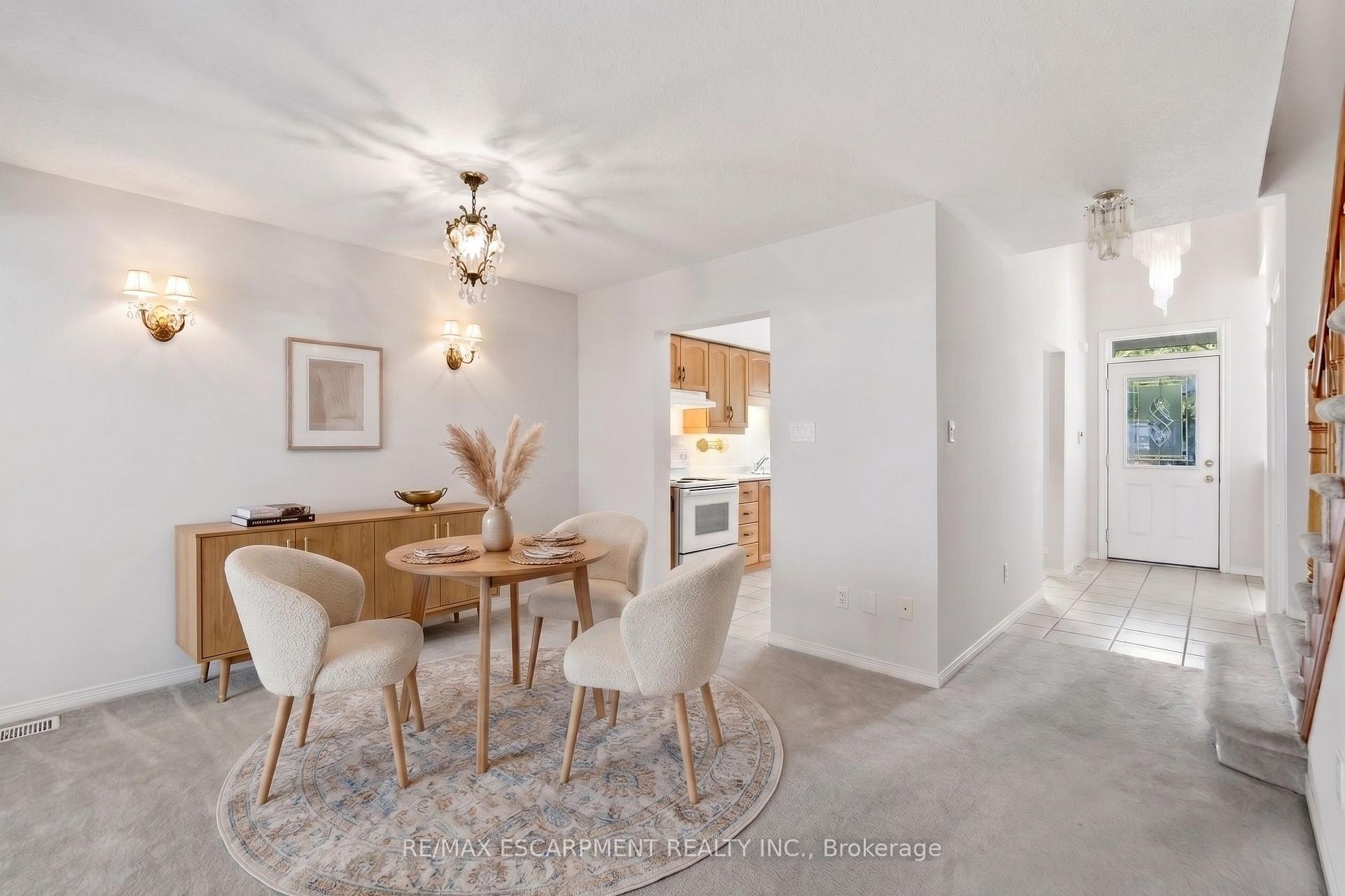 Photo 9 of Unit 41, 212 Stonehenge Drive, Hamilton, Meadowlands — HOMEH