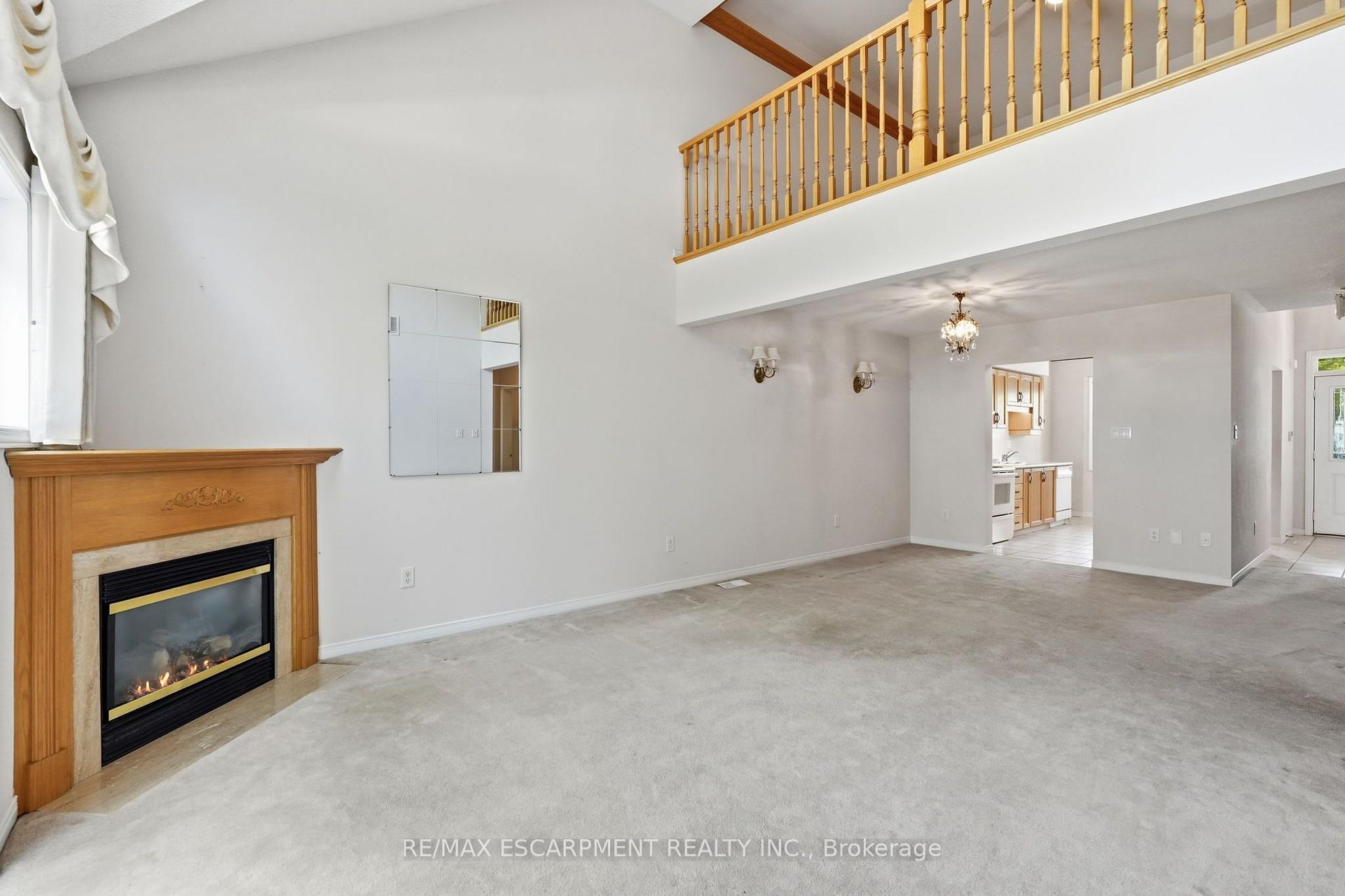 Photo 10 of Unit 41, 212 Stonehenge Drive, Hamilton, Meadowlands — HOMEH