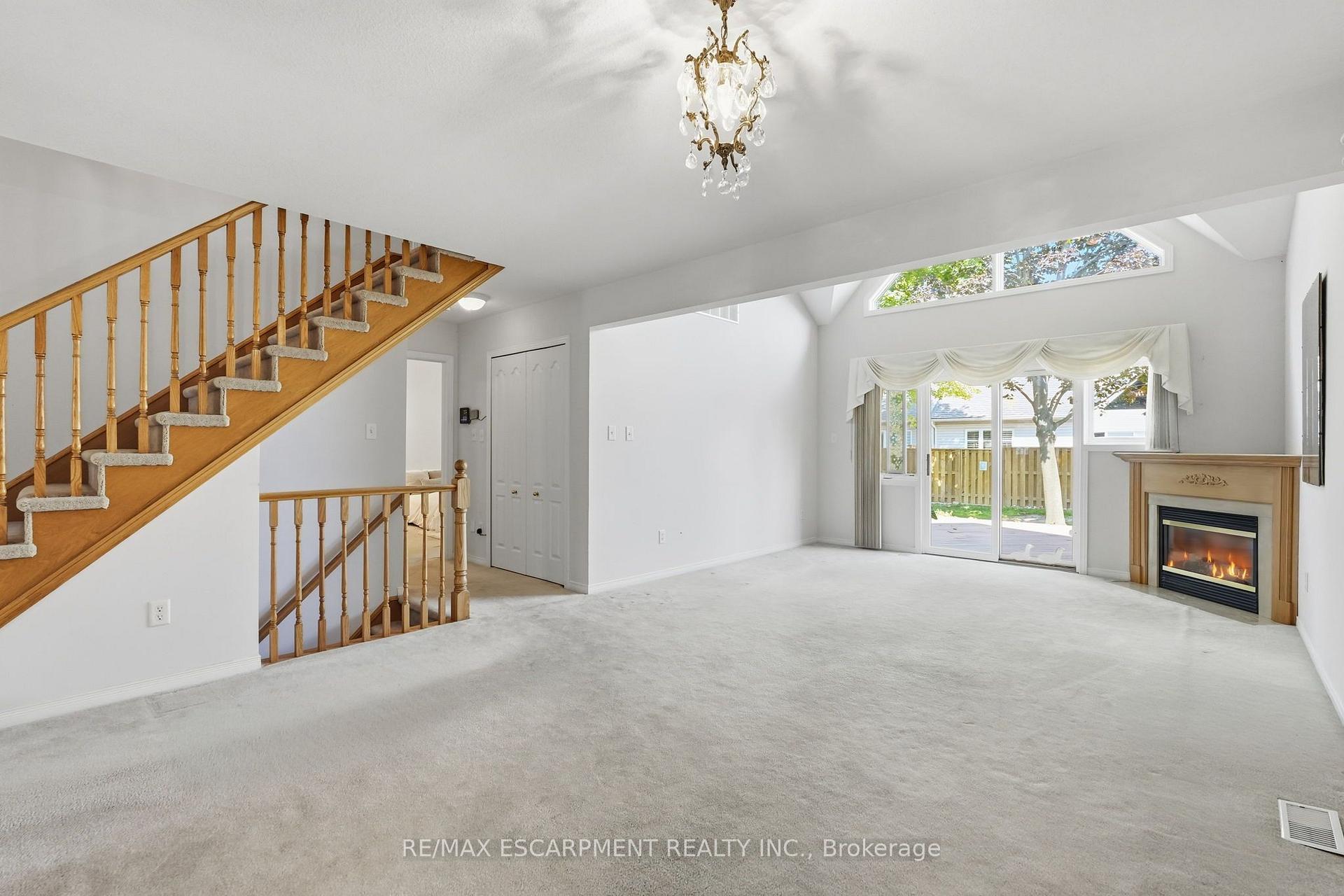 Photo 11 of Unit 41, 212 Stonehenge Drive, Hamilton, Meadowlands — HOMEH