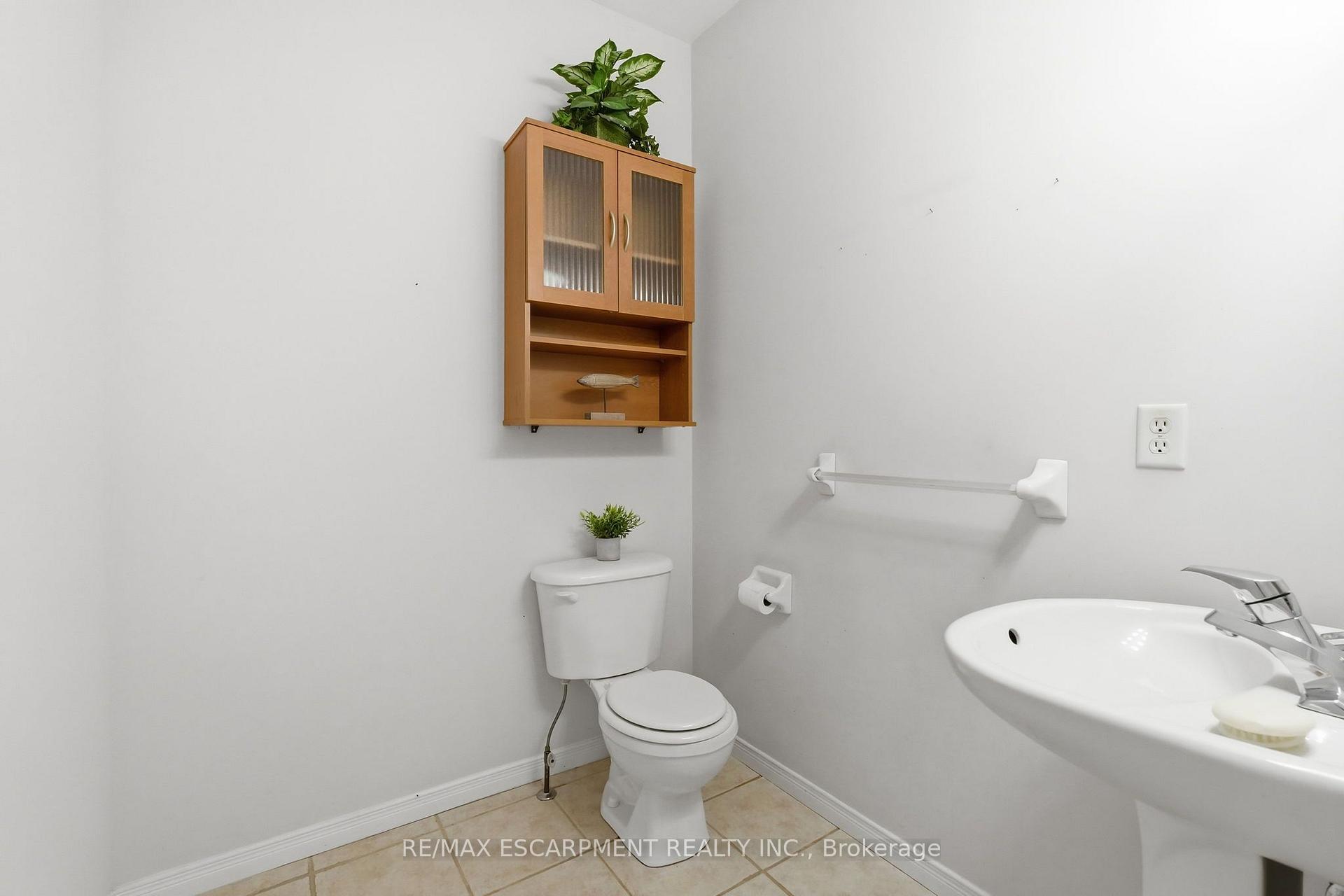 Photo 14 of Unit 41, 212 Stonehenge Drive, Hamilton, Meadowlands — HOMEH
