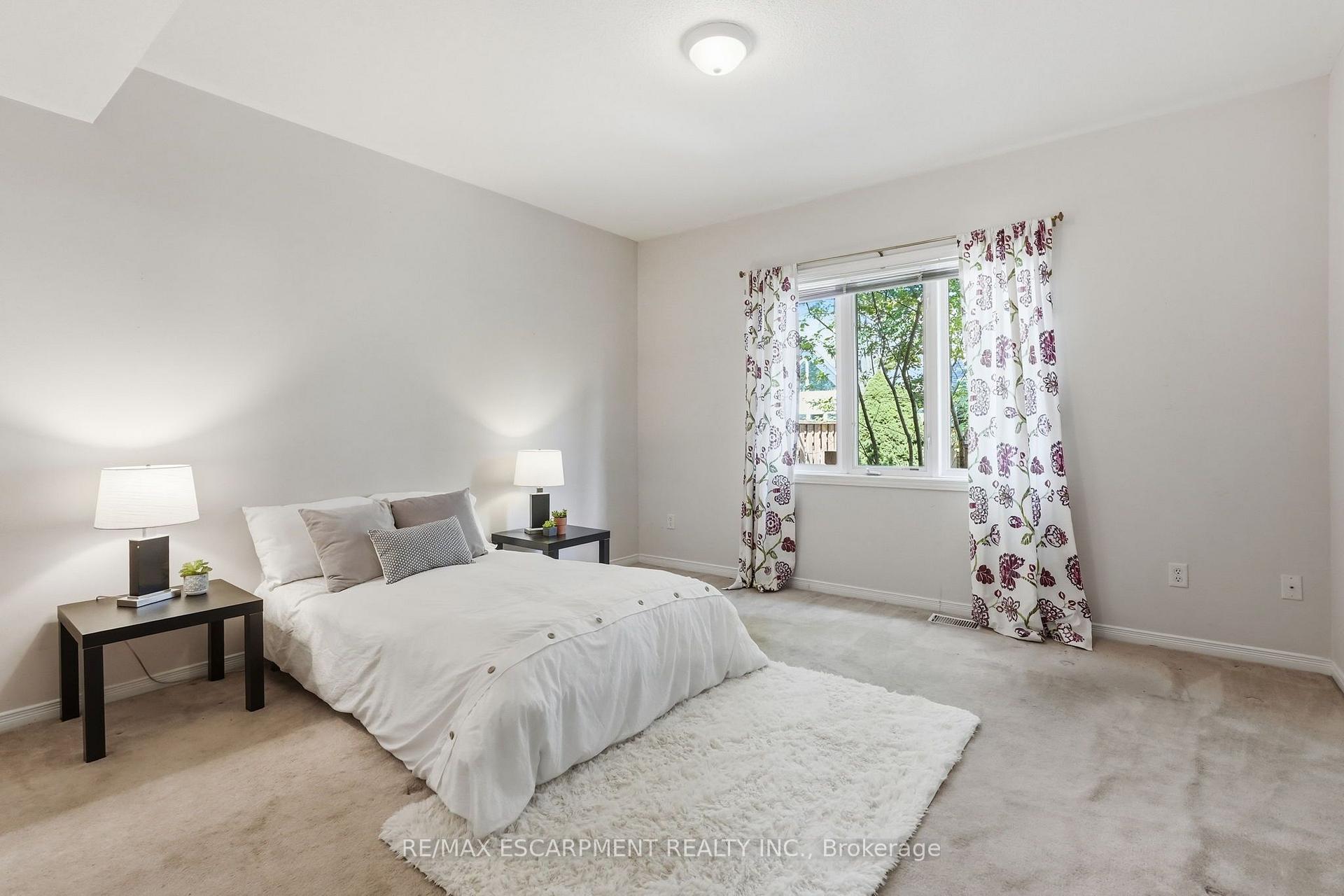 Photo 17 of Unit 41, 212 Stonehenge Drive, Hamilton, Meadowlands — HOMEH