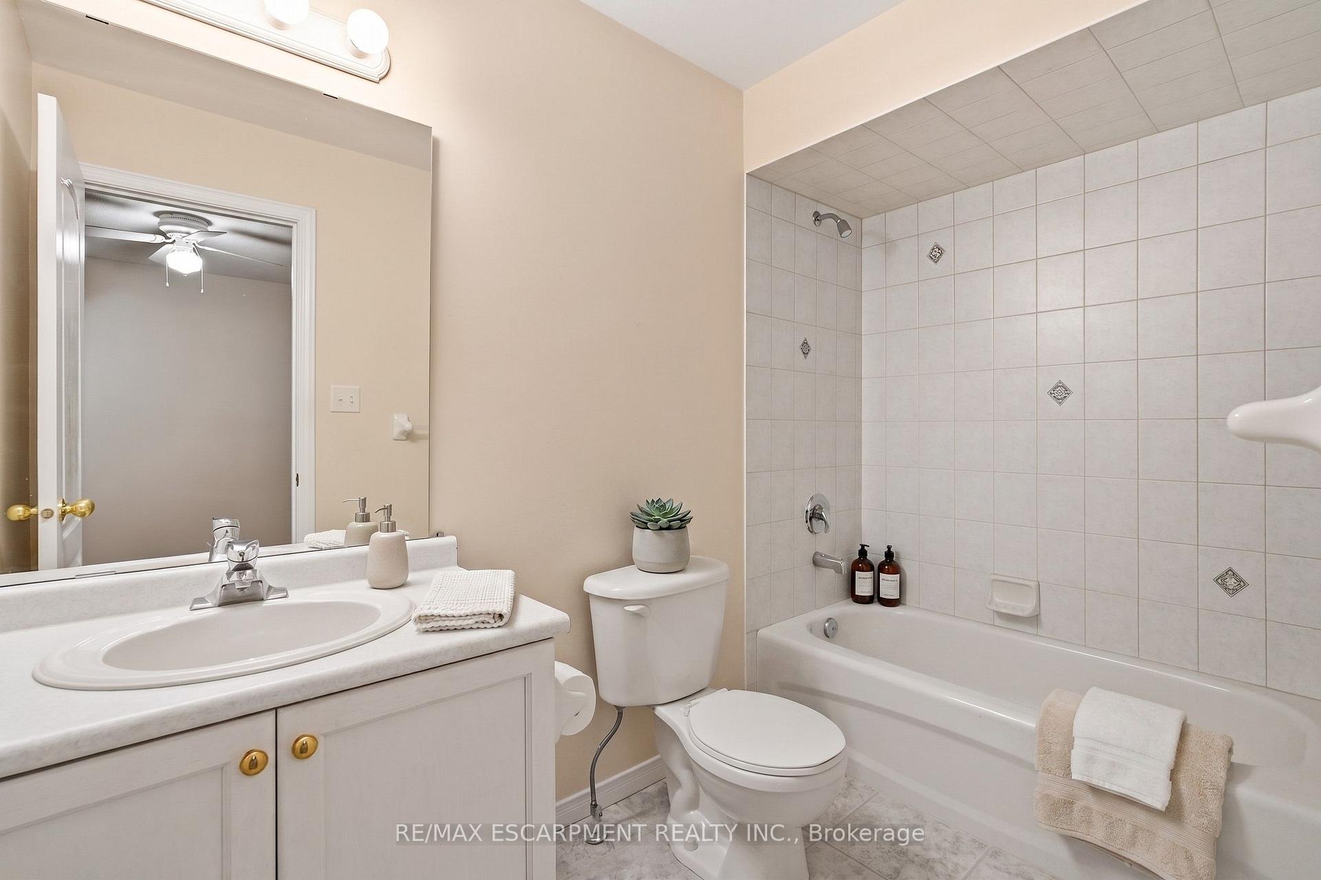 Photo 26 of Unit 41, 212 Stonehenge Drive, Hamilton, Meadowlands — HOMEH