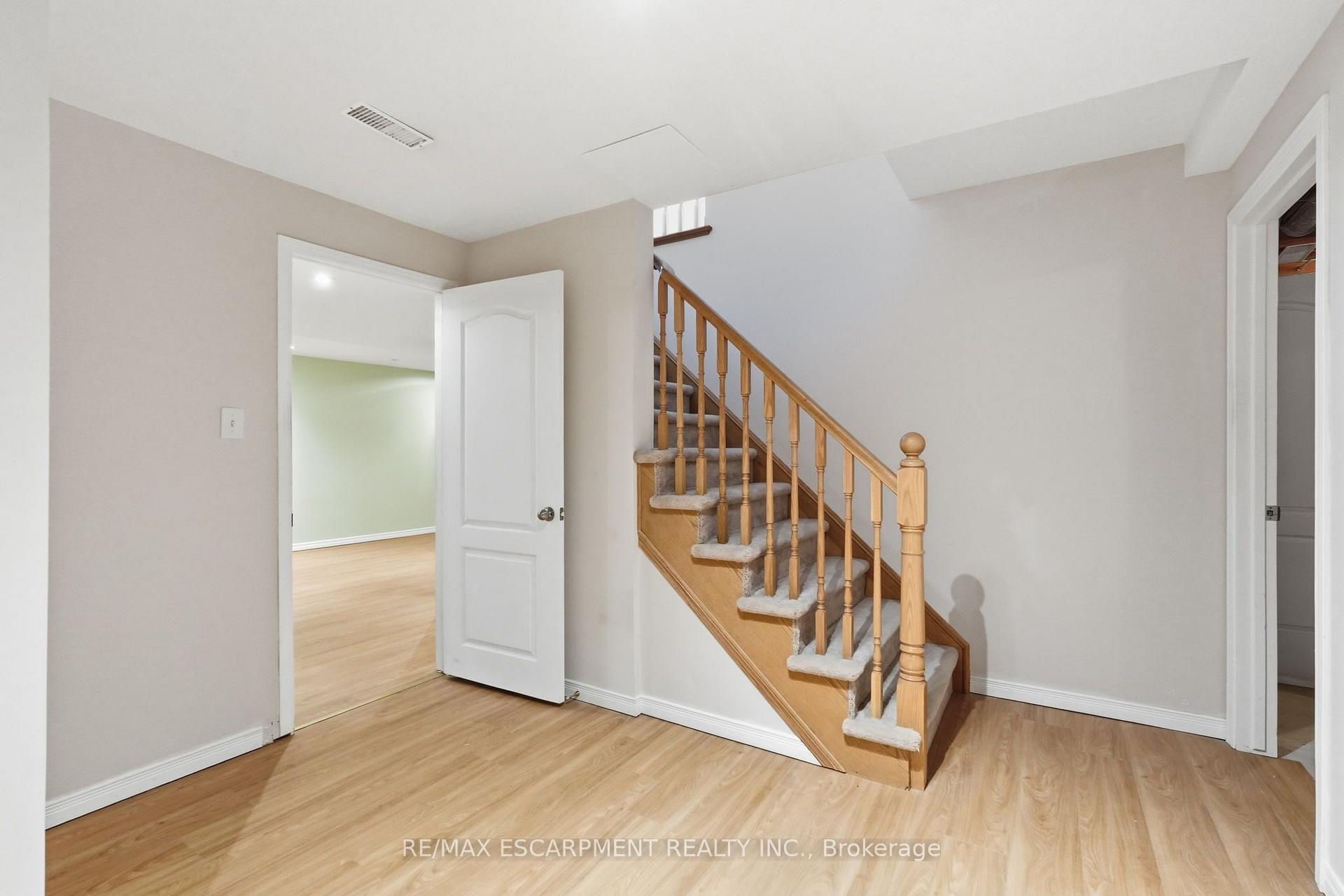 Photo 29 of Unit 41, 212 Stonehenge Drive, Hamilton, Meadowlands — HOMEH