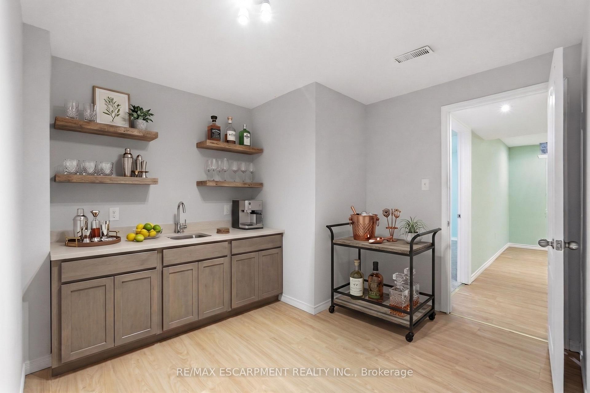 Photo 30 of Unit 41, 212 Stonehenge Drive, Hamilton, Meadowlands — HOMEH