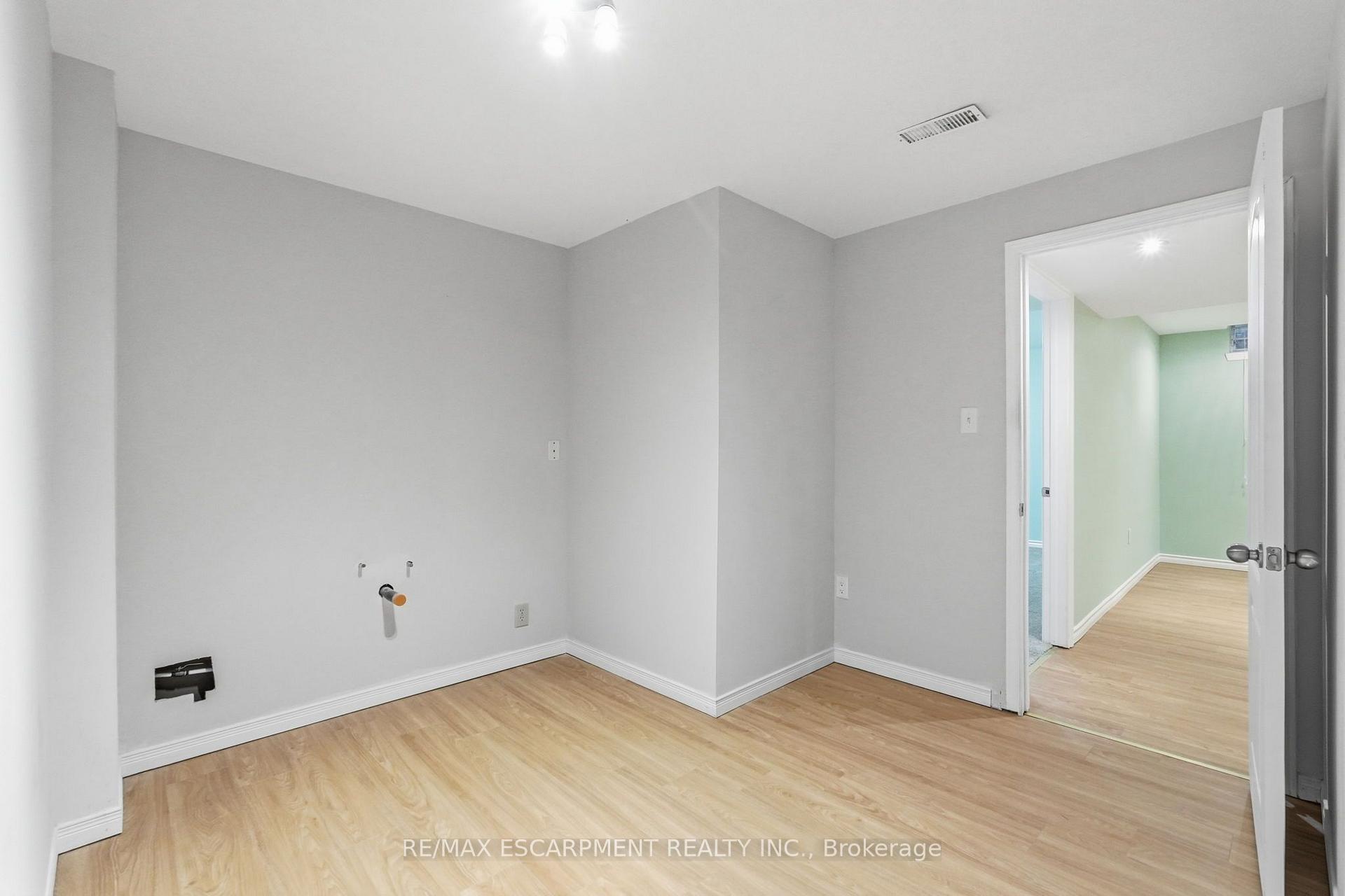 Photo 31 of Unit 41, 212 Stonehenge Drive, Hamilton, Meadowlands — HOMEH