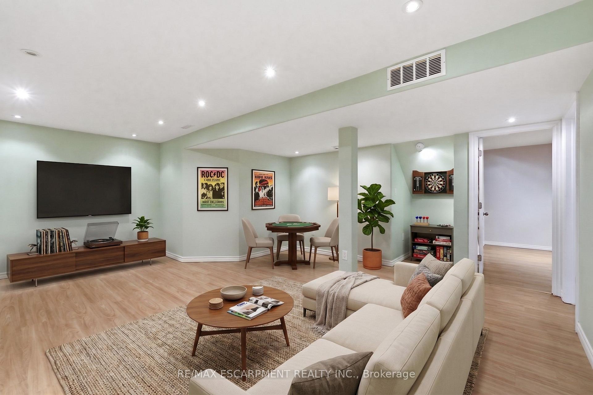 Photo 32 of Unit 41, 212 Stonehenge Drive, Hamilton, Meadowlands — HOMEH