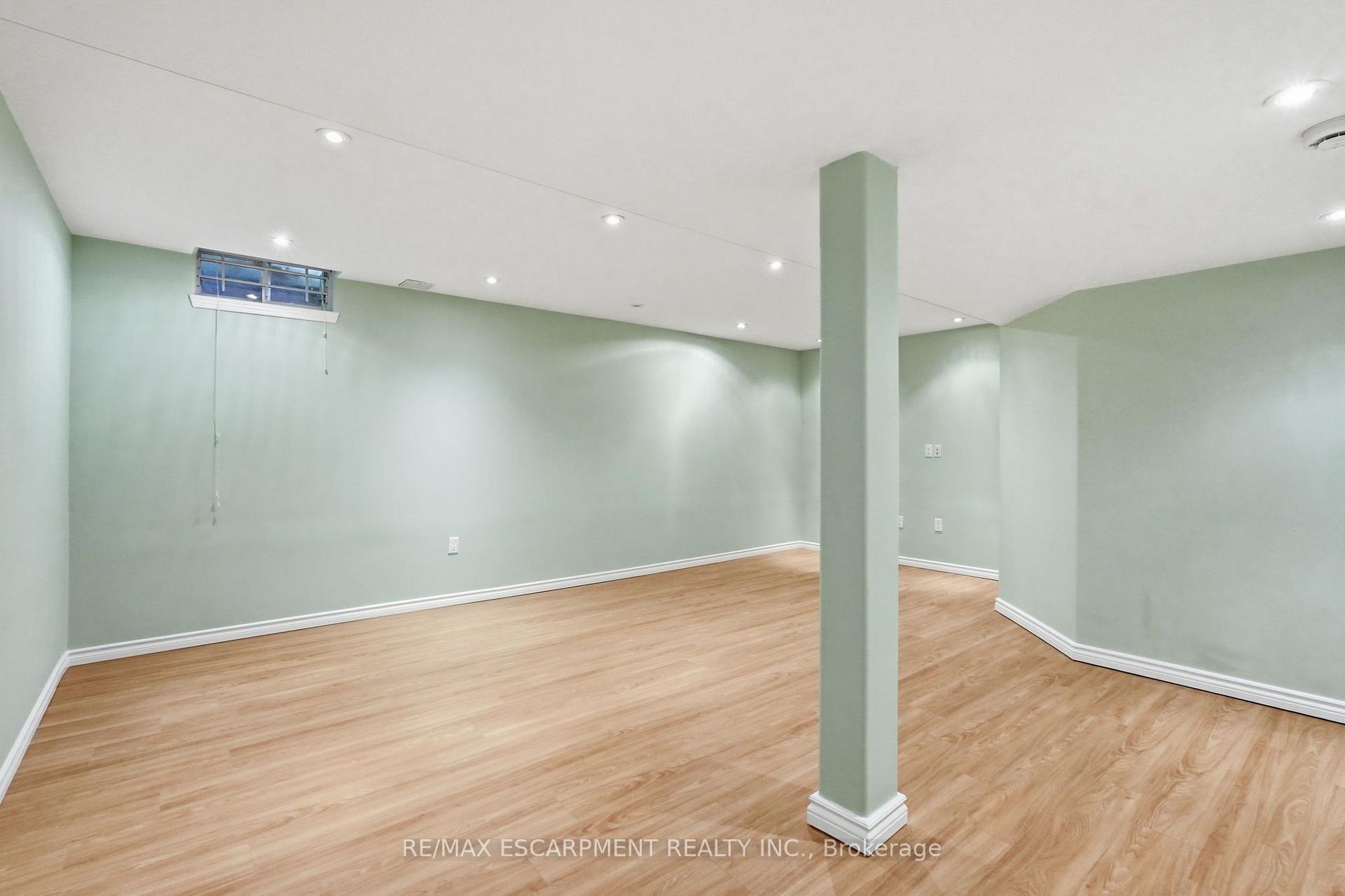 Photo 33 of Unit 41, 212 Stonehenge Drive, Hamilton, Meadowlands — HOMEH