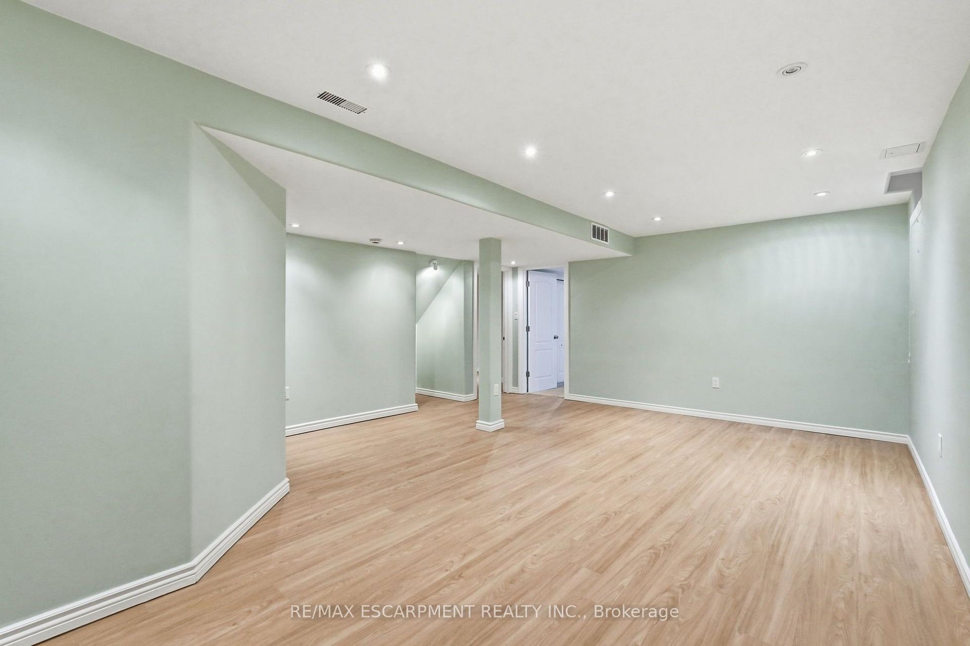 Photo 34 of Unit 41, 212 Stonehenge Drive, Hamilton, Meadowlands — HOMEH