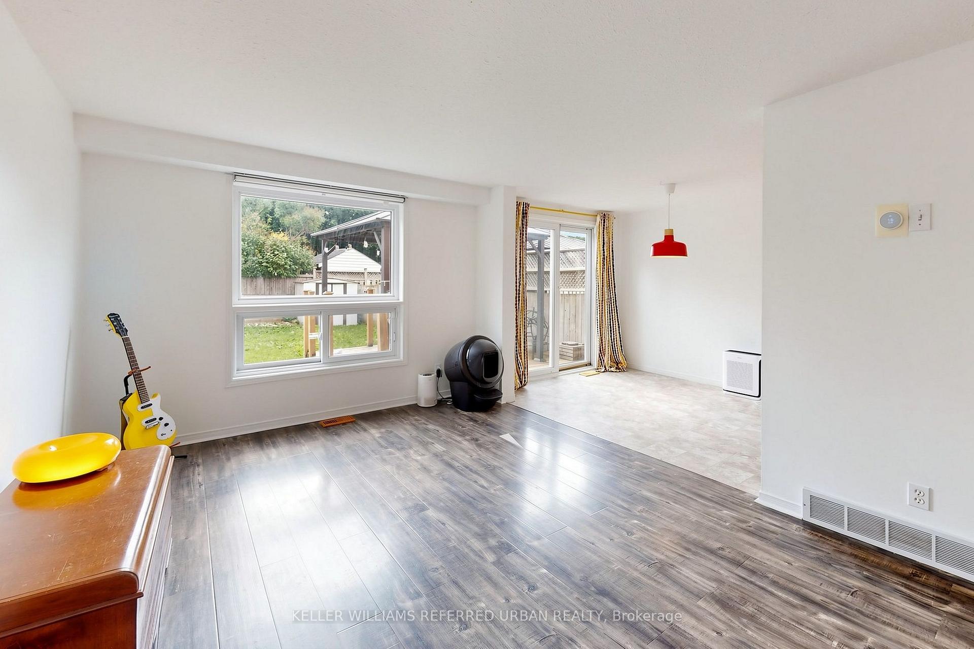 Photo 4 of 38 Activa Avenue, Kitchener, Laurentian Hills — HOMEH