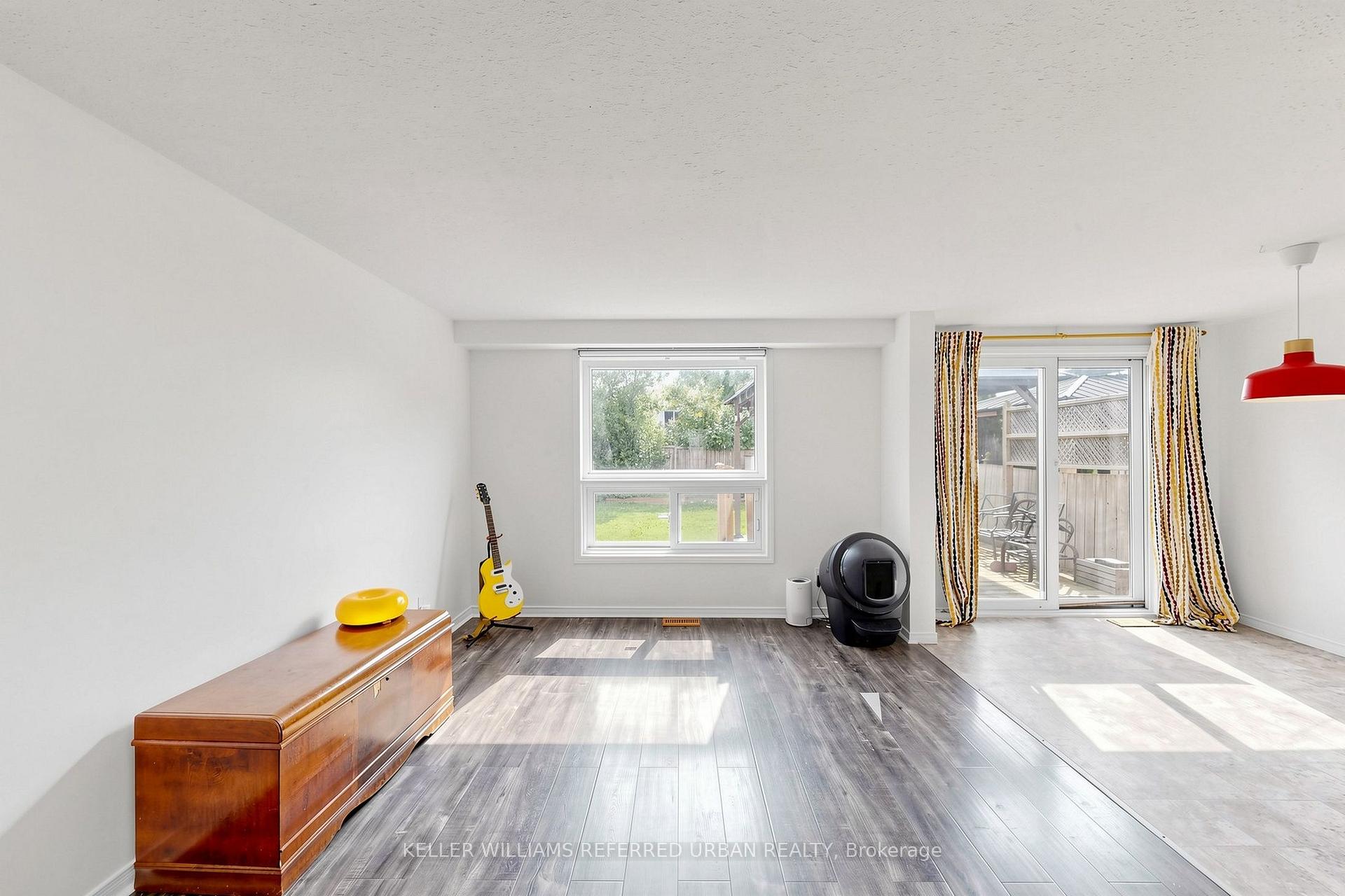 Photo 5 of 38 Activa Avenue, Kitchener, Laurentian Hills — HOMEH