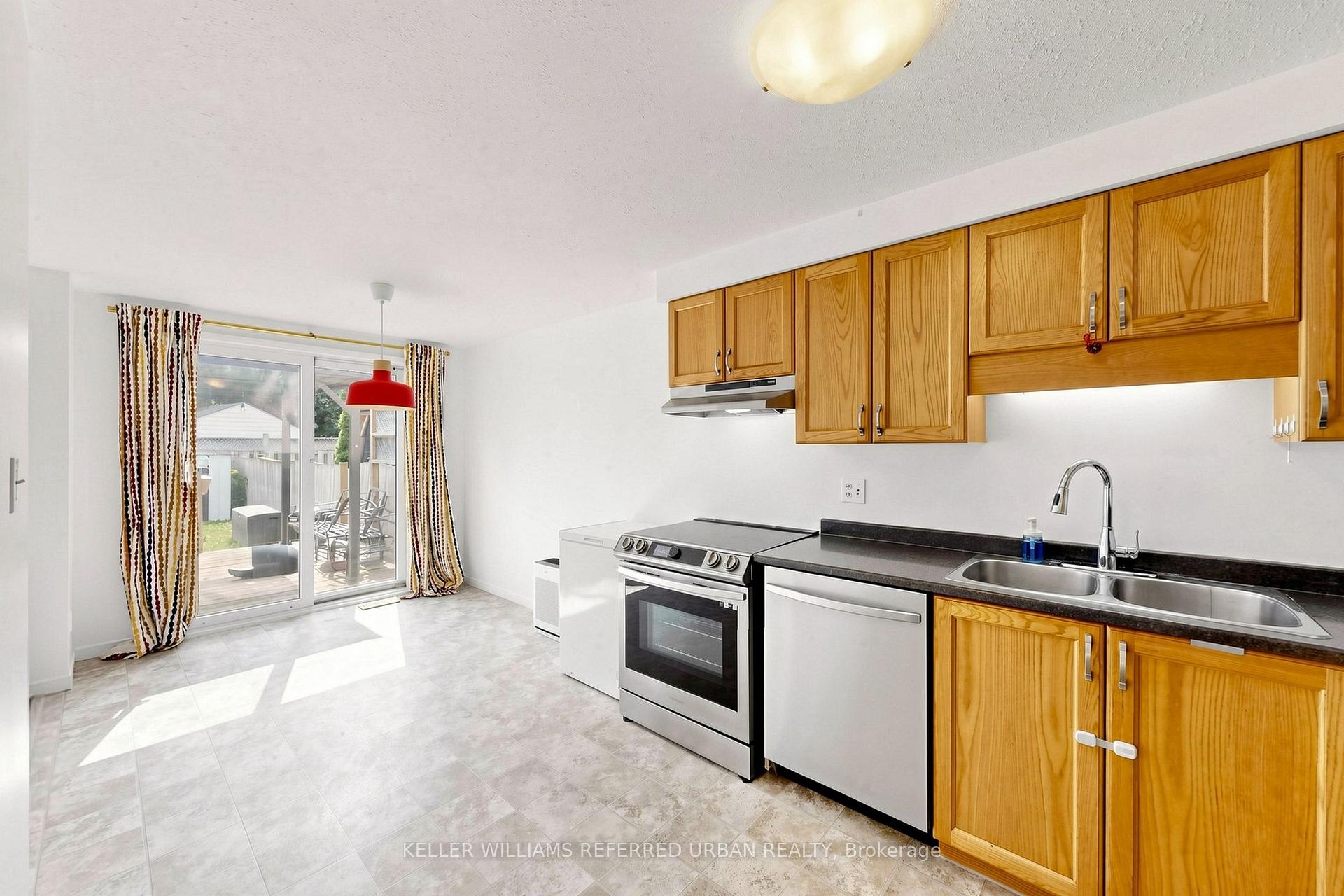 Photo 13 of 38 Activa Avenue, Kitchener, Laurentian Hills — HOMEH