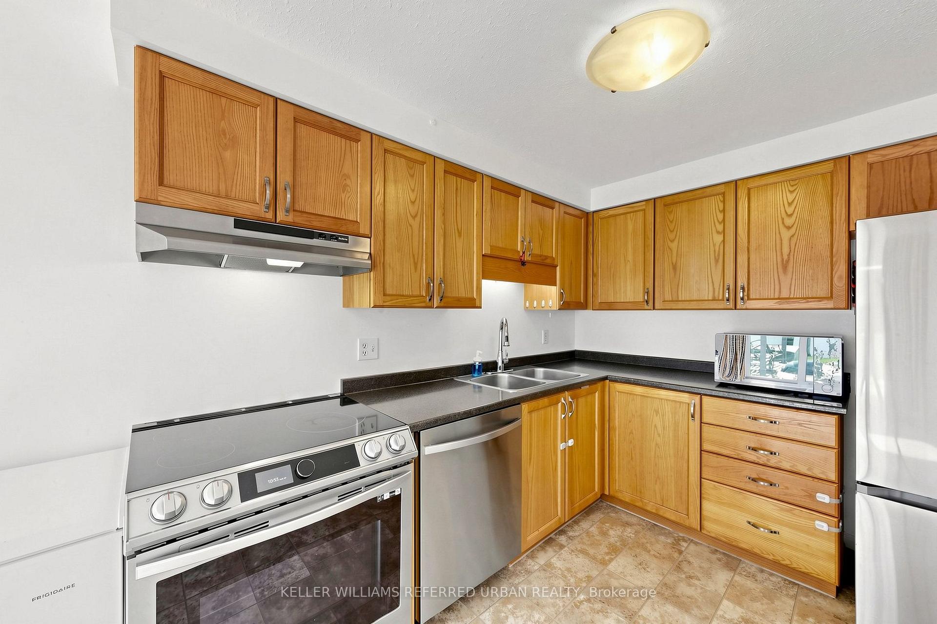 Photo 16 of 38 Activa Avenue, Kitchener, Laurentian Hills — HOMEH