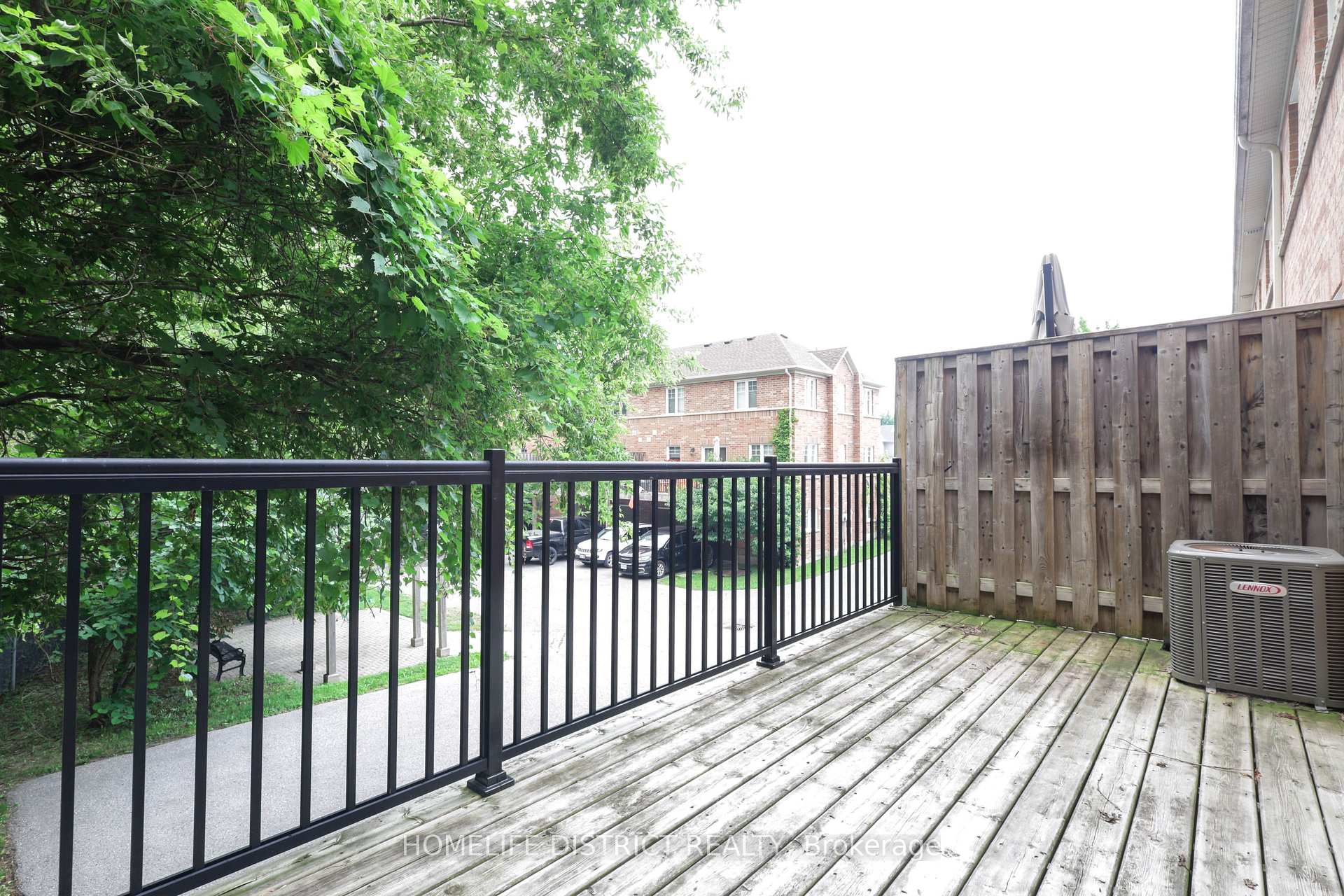 Photo 5 of 495 Mearns Avenue, Clarington, Bowmanville — HOMEH