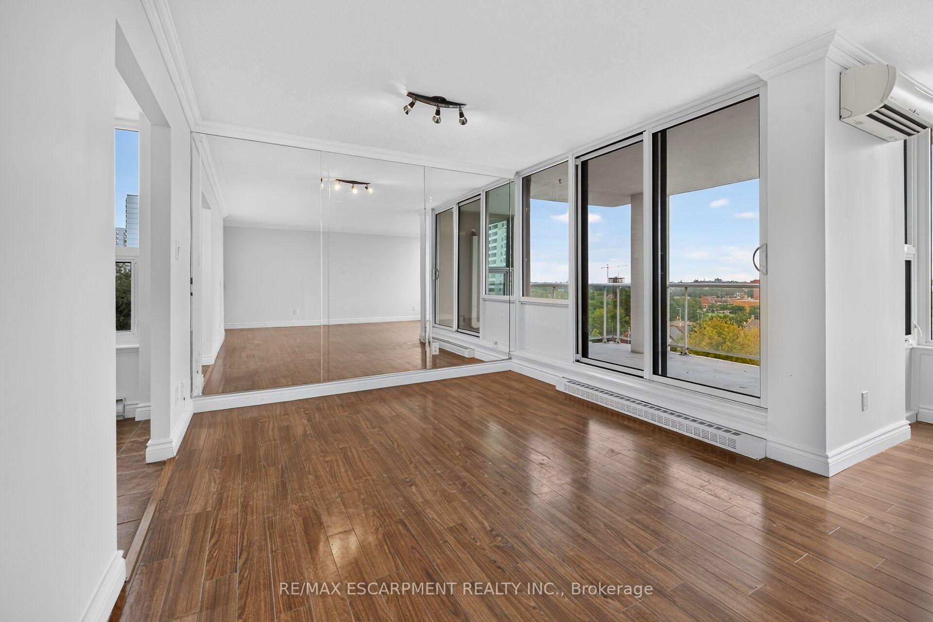 Photo 15 of Unit 808, 75 Queen Street N, Hamilton, Strathcona — HOMEH