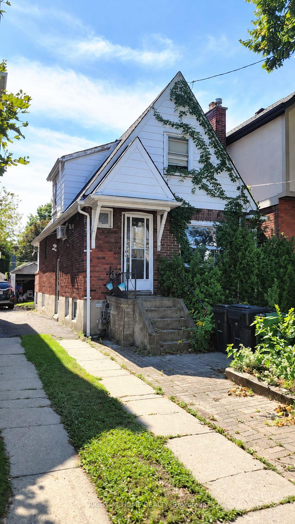 Photo 3 of 37 Deforest Road, Toronto, High Park-Swansea — HOMEH