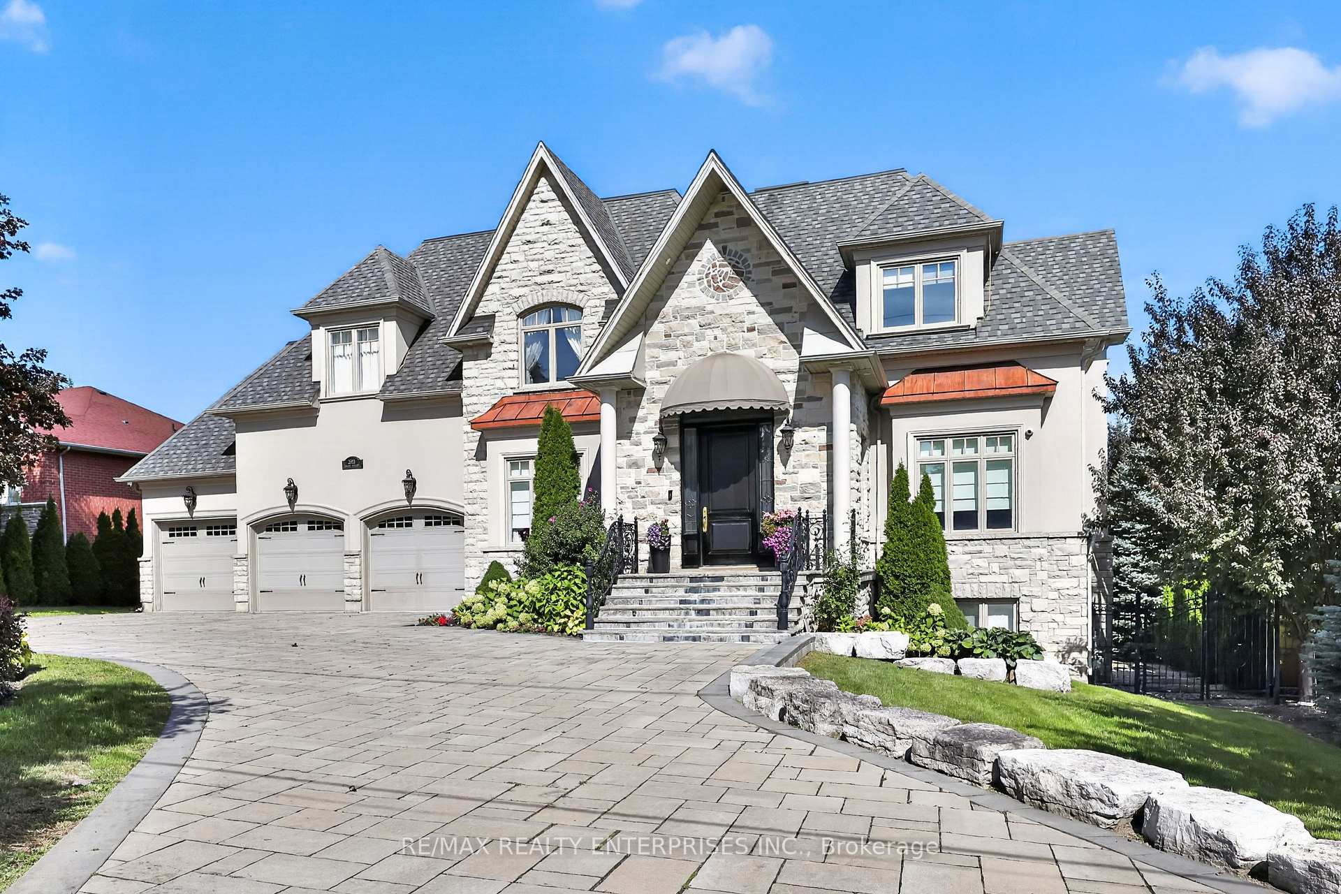 Photo 3 of 2513 Sharon Crescent, Mississauga, Erindale — HOMEH