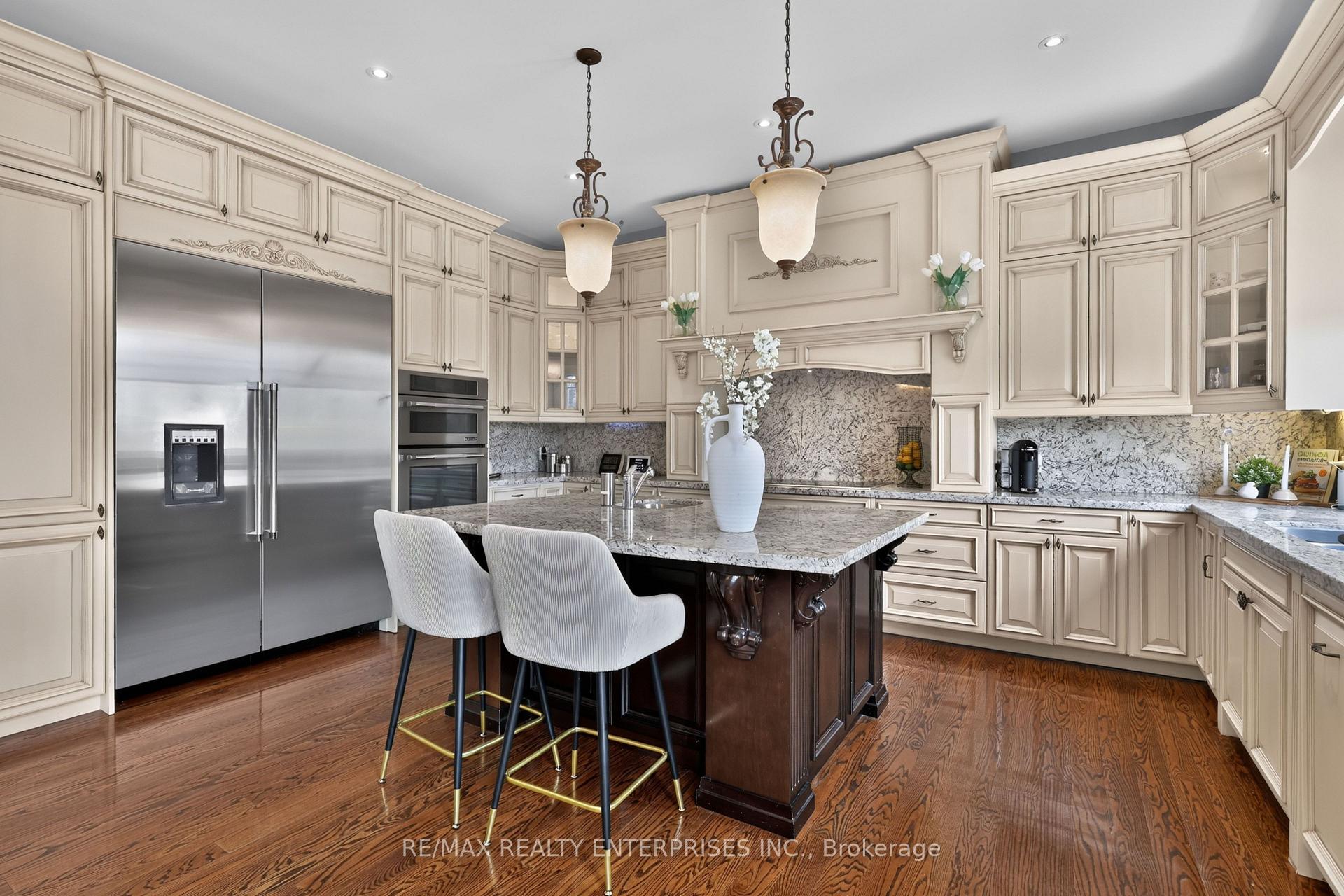 Photo 10 of 2513 Sharon Crescent, Mississauga, Erindale — HOMEH