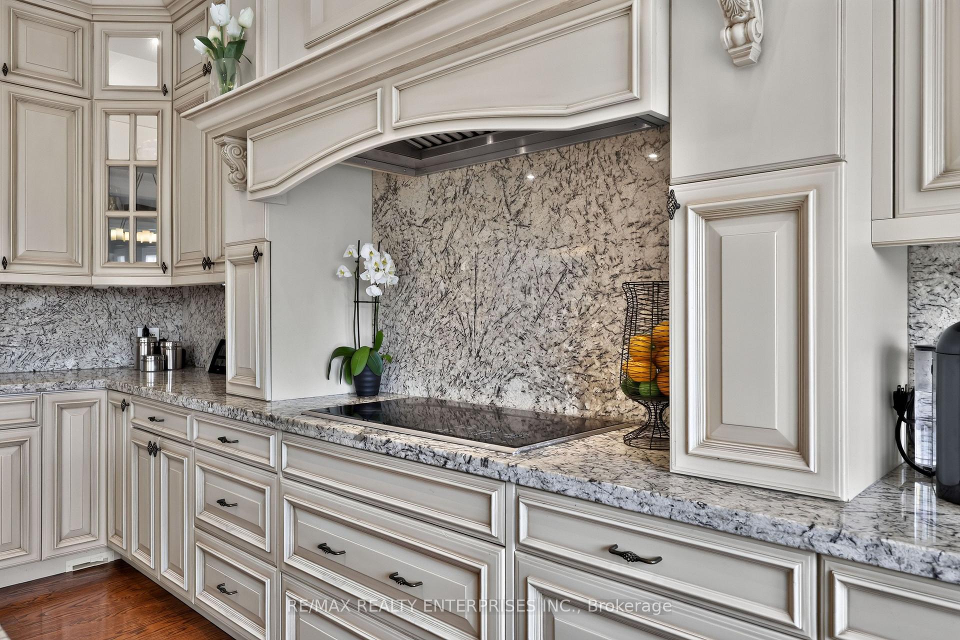 Photo 12 of 2513 Sharon Crescent, Mississauga, Erindale — HOMEH