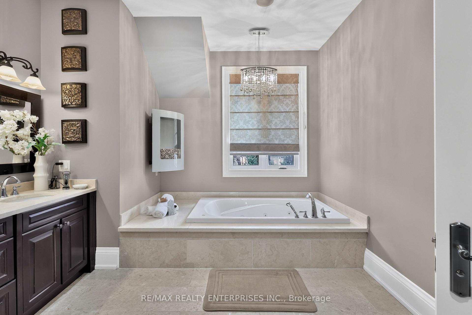 Photo 28 of 2513 Sharon Crescent, Mississauga, Erindale — HOMEH