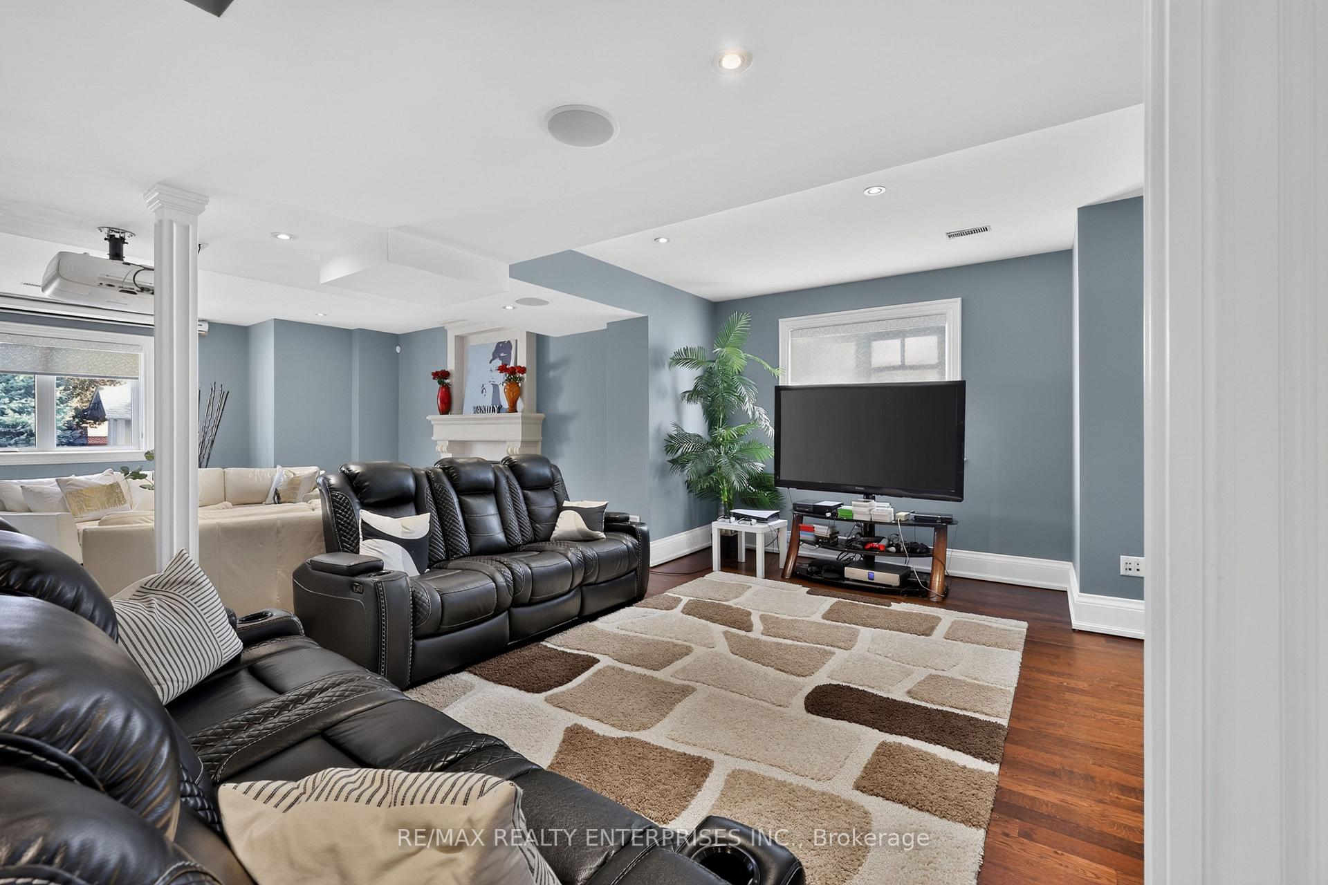 Photo 37 of 2513 Sharon Crescent, Mississauga, Erindale — HOMEH