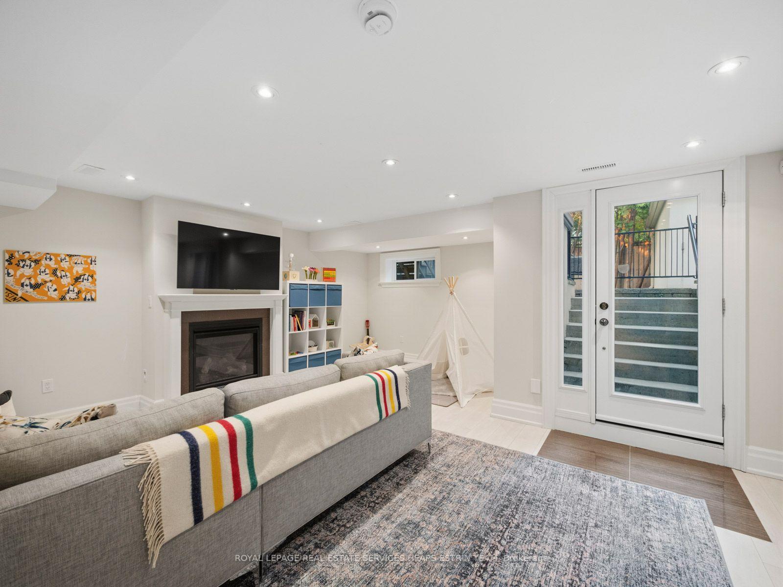 Photo 40 of 29 Maxwell Avenue, Toronto, Yonge-Eglinton — HOMEH