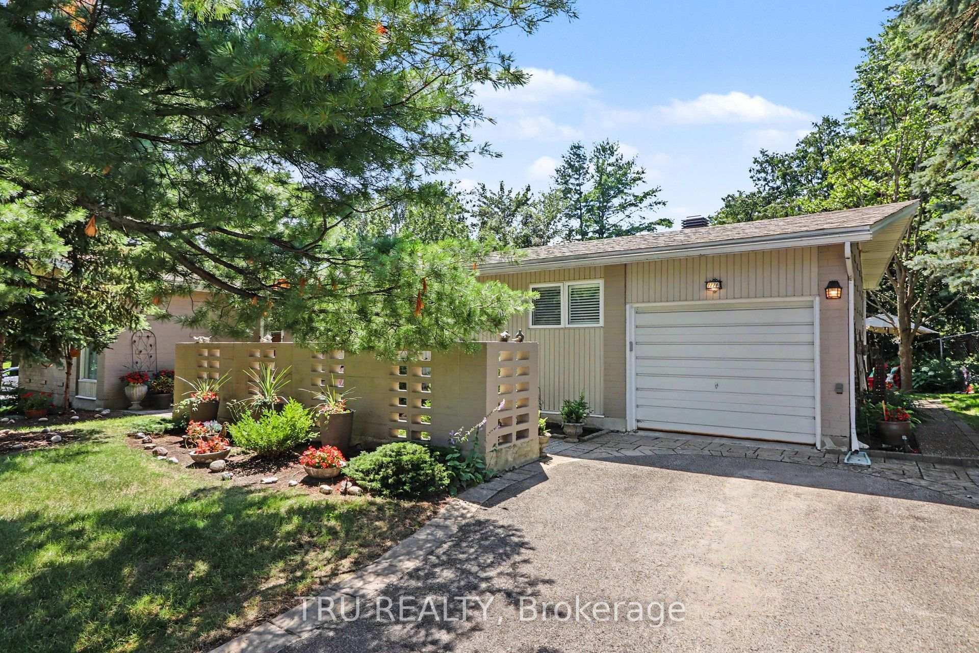 Photo 2 of 1174 Cameo Drive, Ottawa, Copeland Park — HOMEH