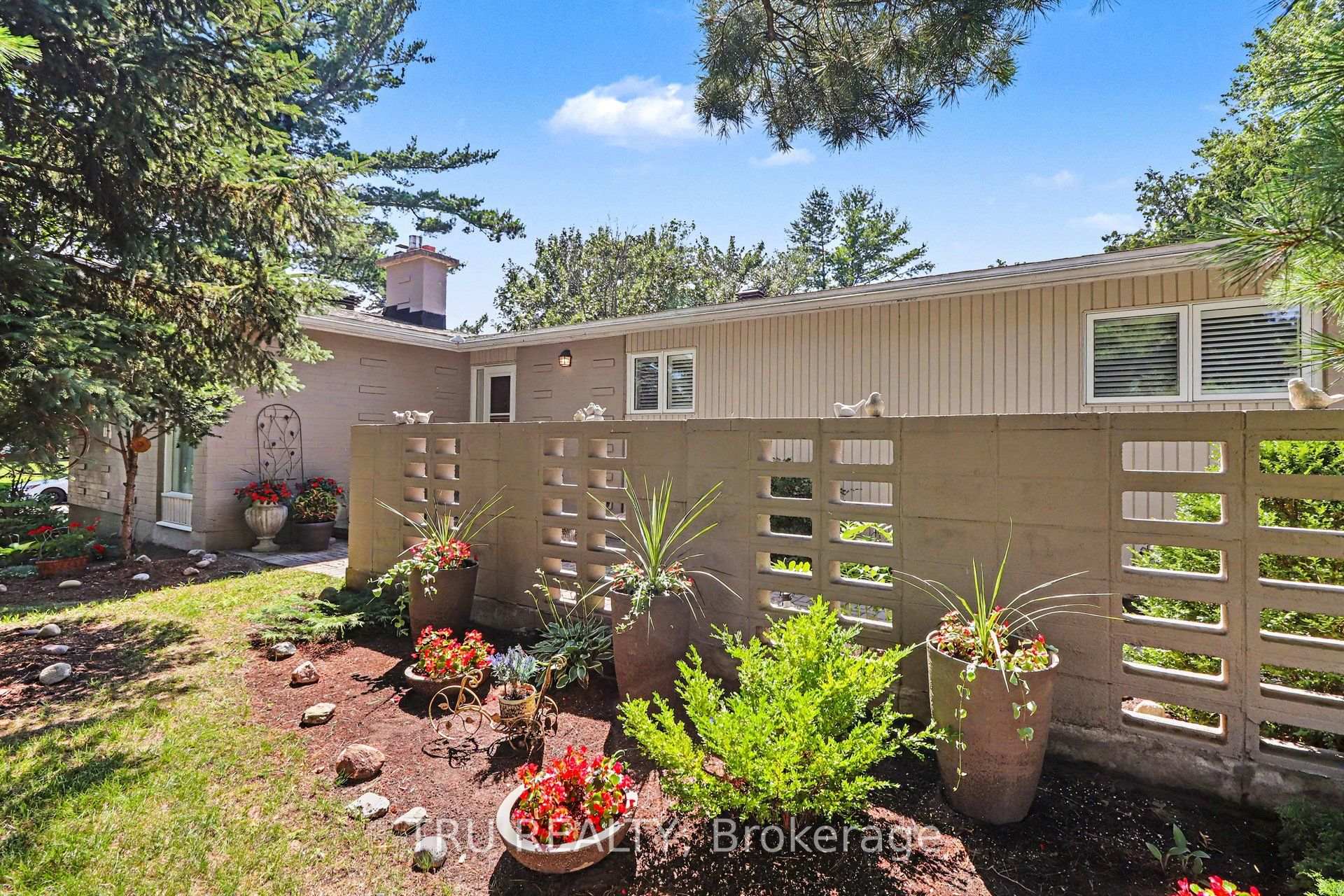 Photo 3 of 1174 Cameo Drive, Ottawa, Copeland Park — HOMEH