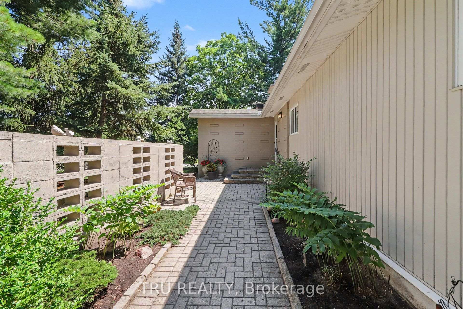 Photo 4 of 1174 Cameo Drive, Ottawa, Copeland Park — HOMEH