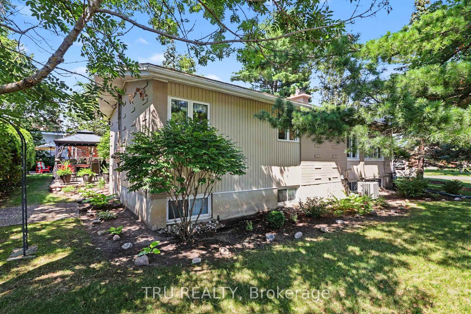 Photo 37 of 1174 Cameo Drive, Ottawa, Copeland Park — HOMEH