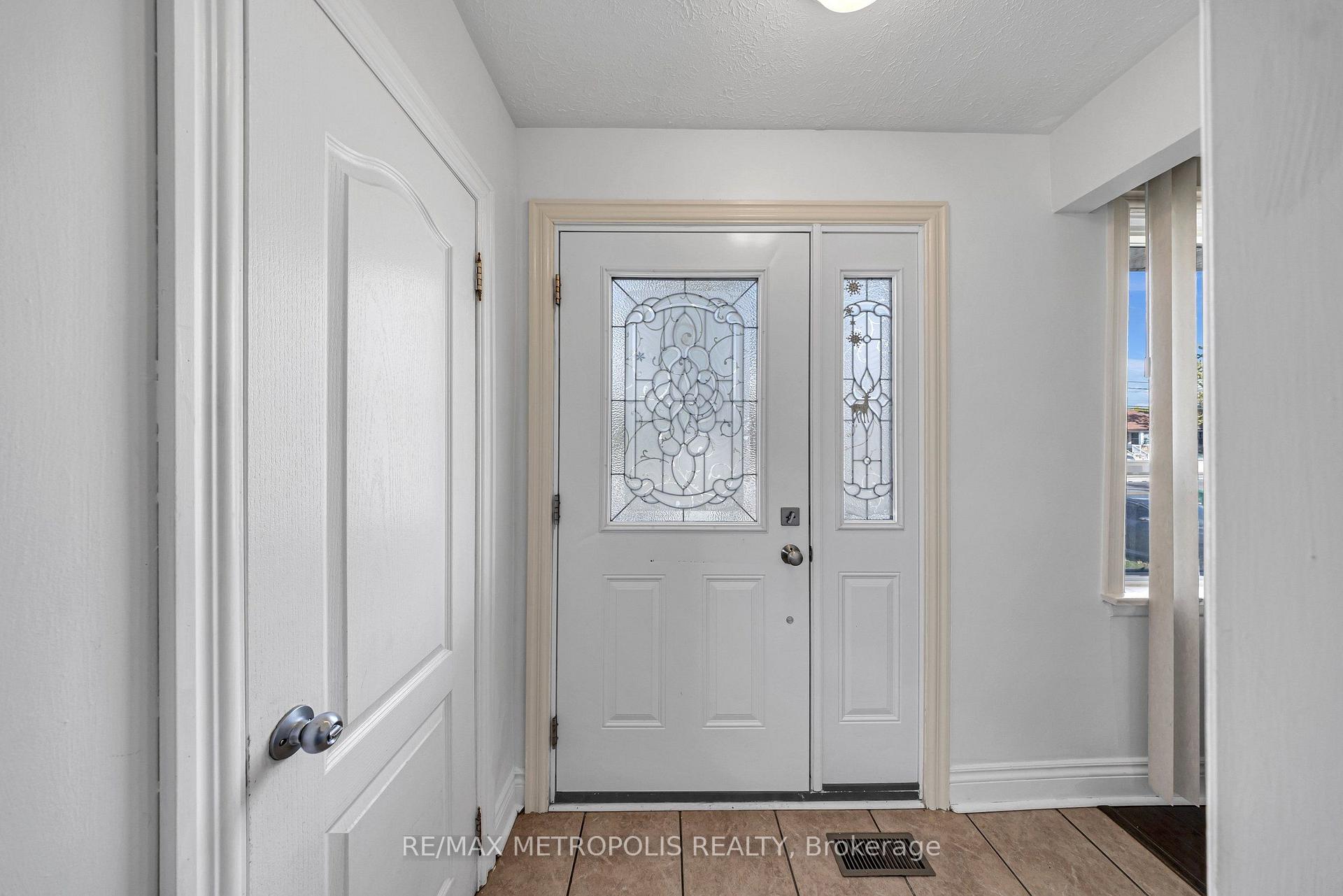 Photo 5 of Unit Main, 147 Vodden Street E, Brampton, Brampton North — HOMEH