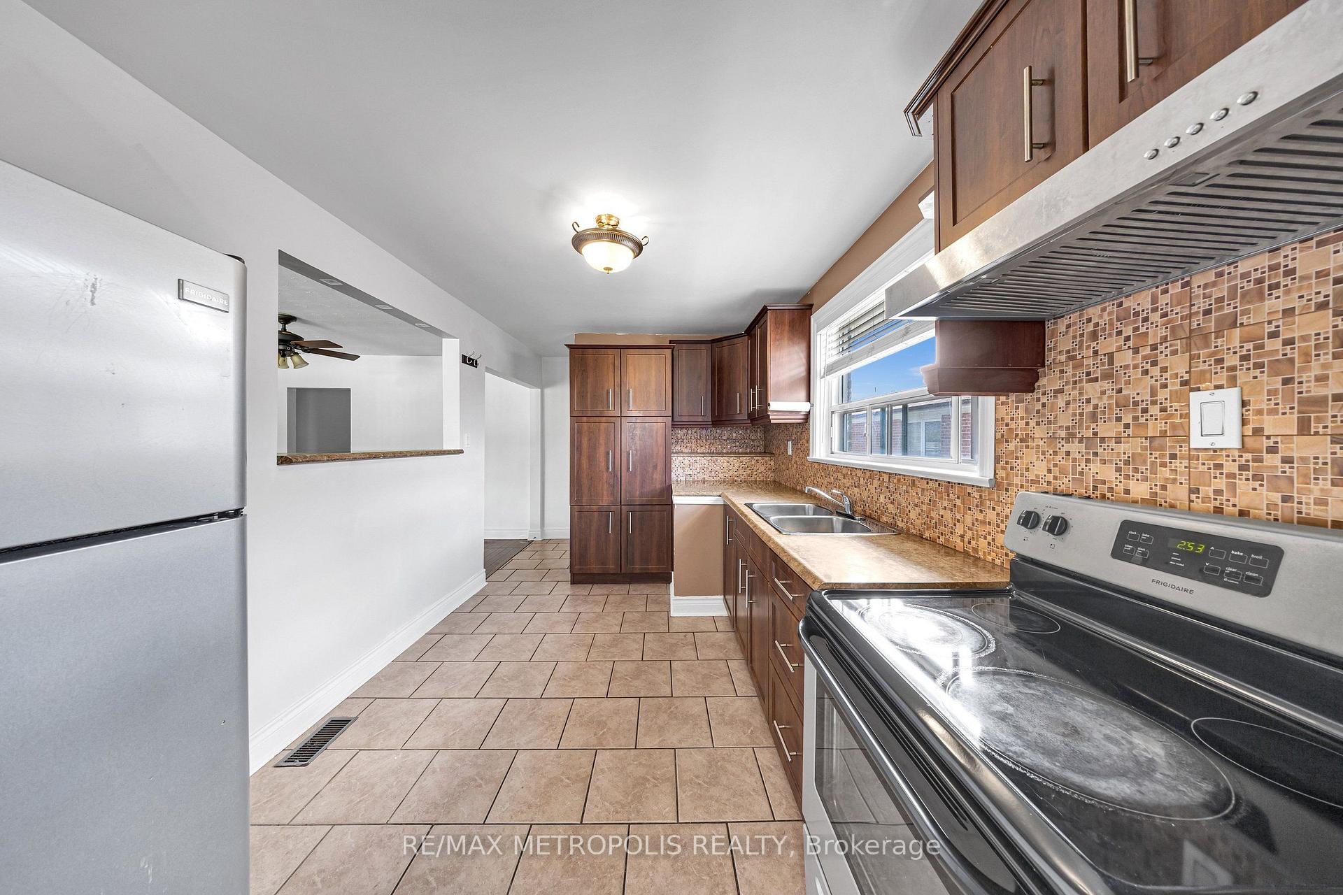 Photo 6 of Unit Main, 147 Vodden Street E, Brampton, Brampton North — HOMEH