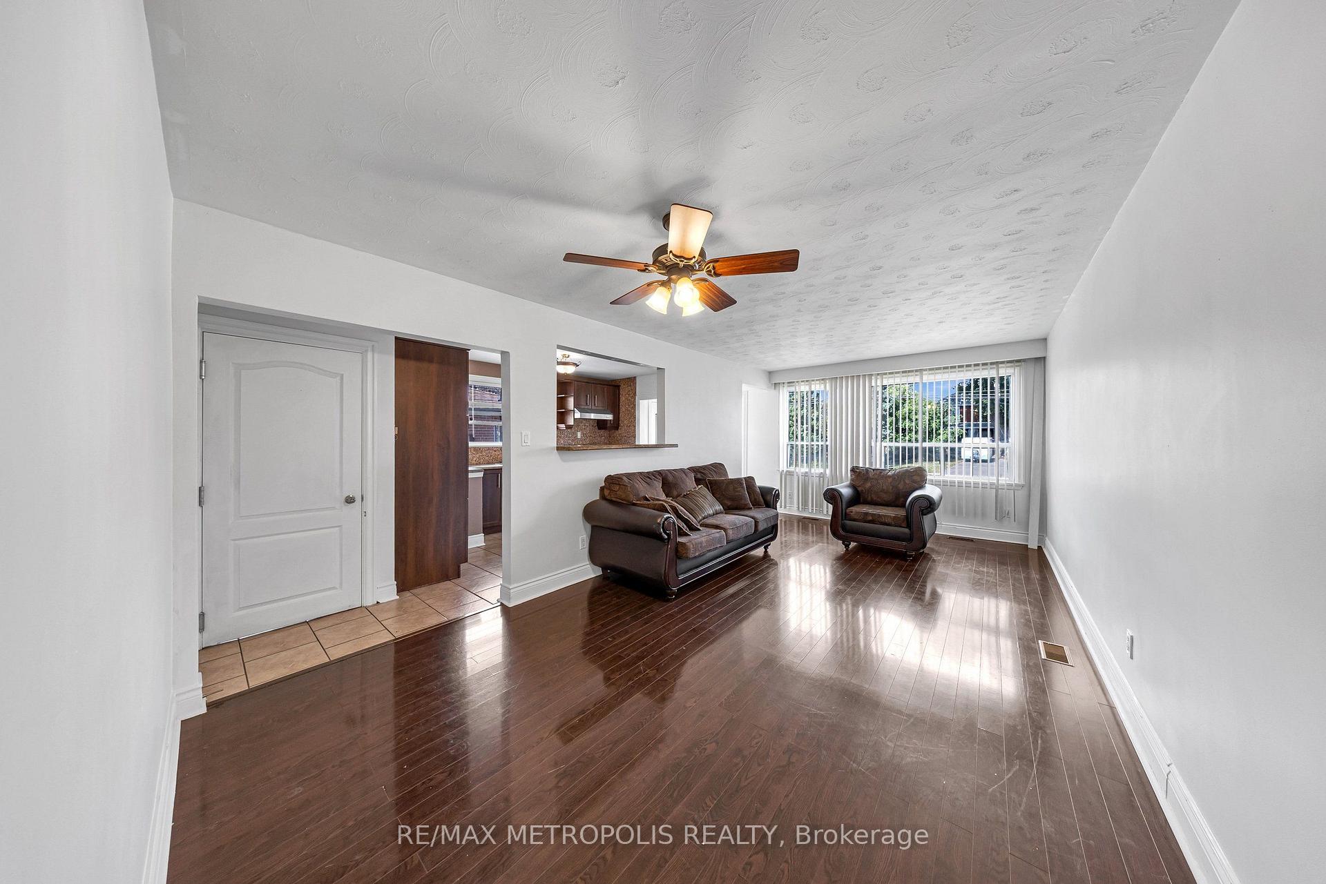 Photo 10 of Unit Main, 147 Vodden Street E, Brampton, Brampton North — HOMEH