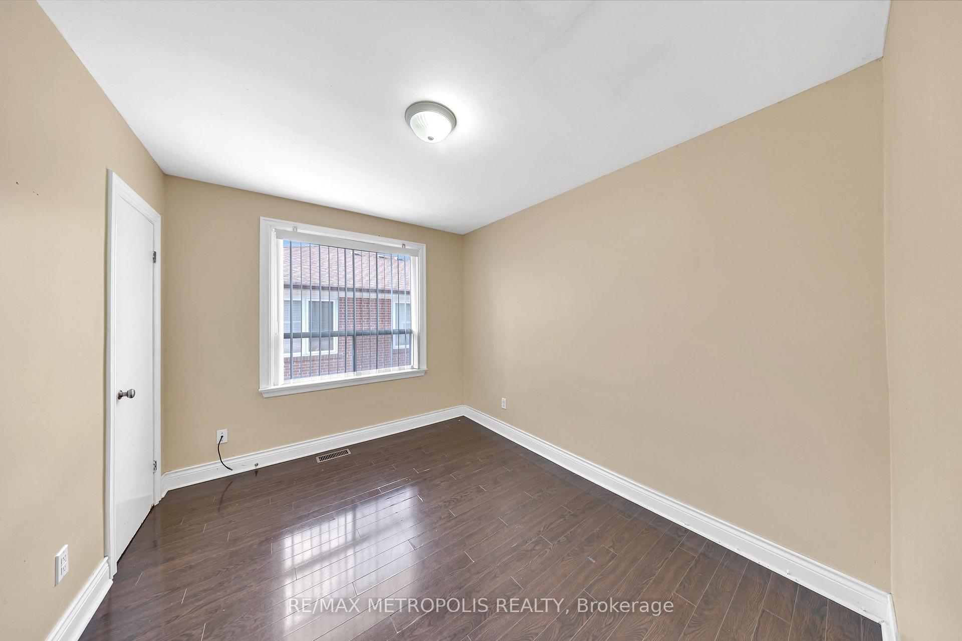 Photo 13 of Unit Main, 147 Vodden Street E, Brampton, Brampton North — HOMEH