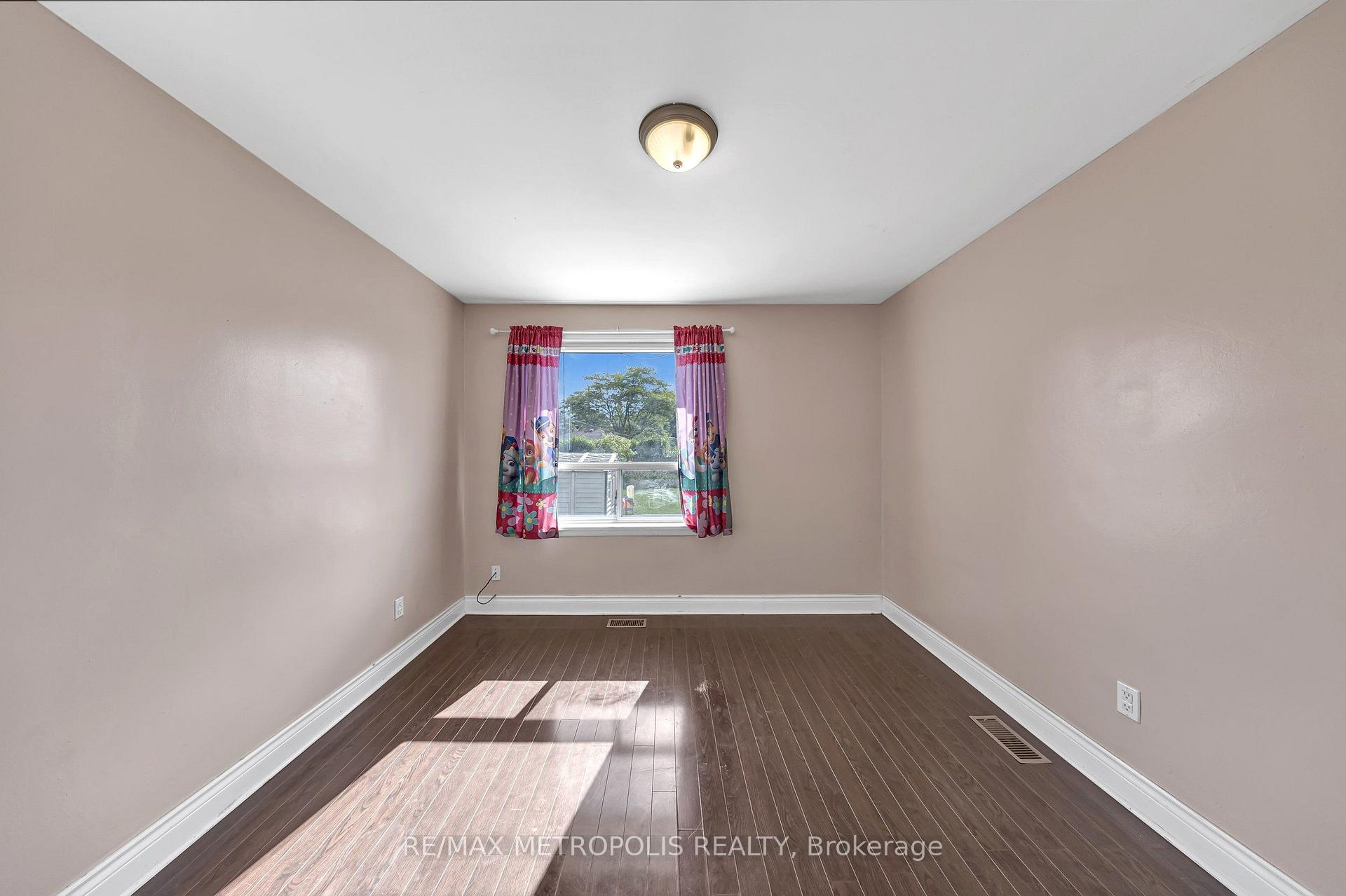 Photo 16 of Unit Main, 147 Vodden Street E, Brampton, Brampton North — HOMEH