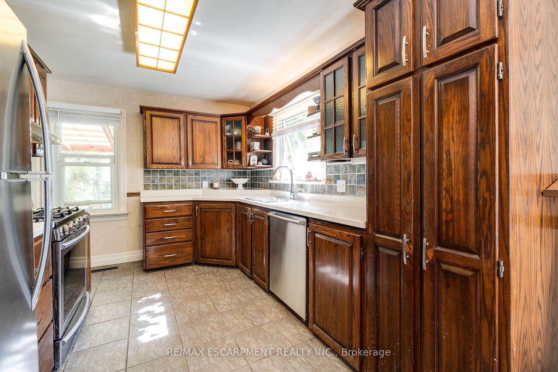 Photo 33 of 12 Don Street, Hamilton, Dundas — HOMEH