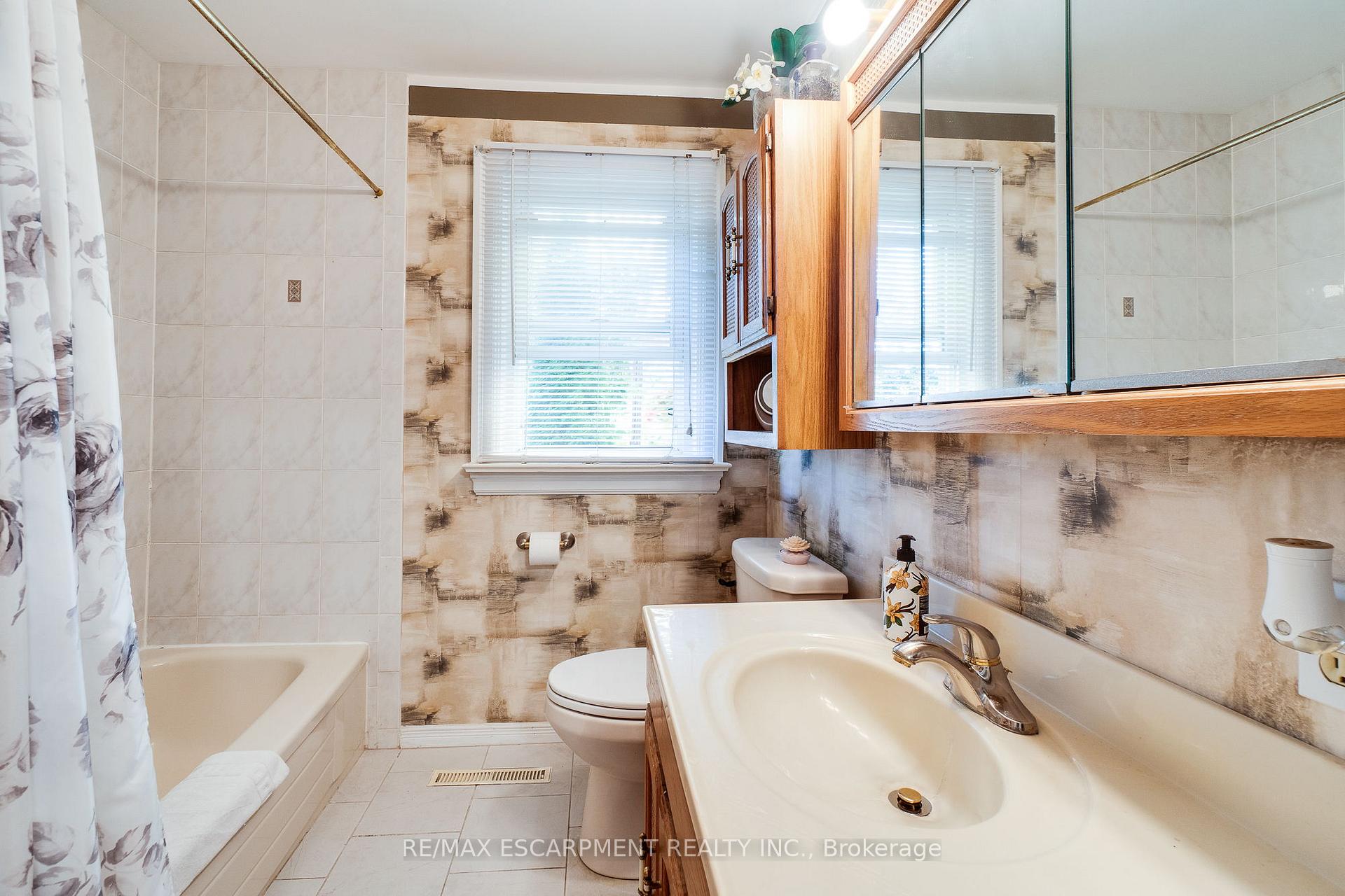 Photo 43 of 12 Don Street, Hamilton, Dundas — HOMEH