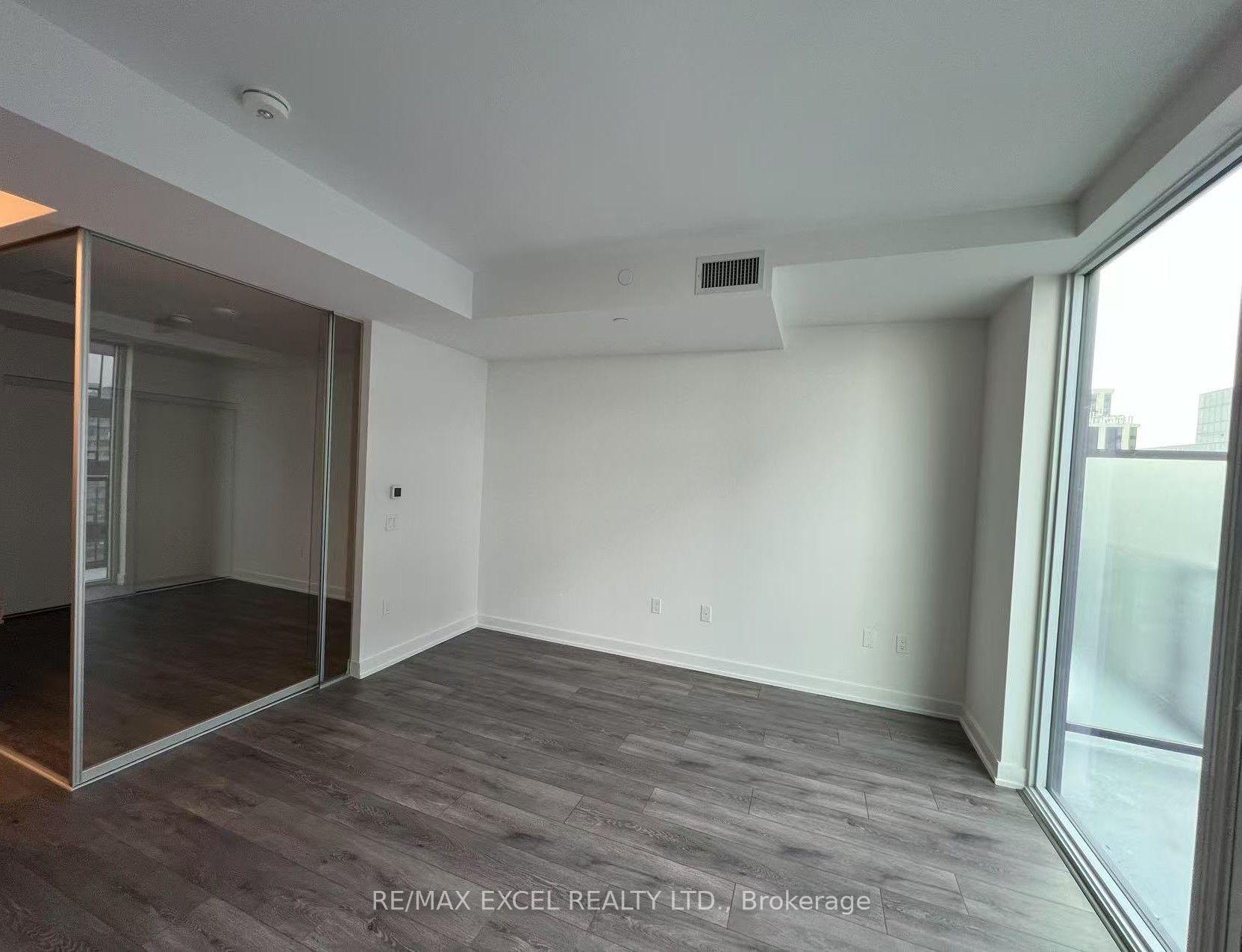Photo 4 of Unit 3607, 127 Broadway Avenue, Toronto, Mount Pleasant West — HOMEH