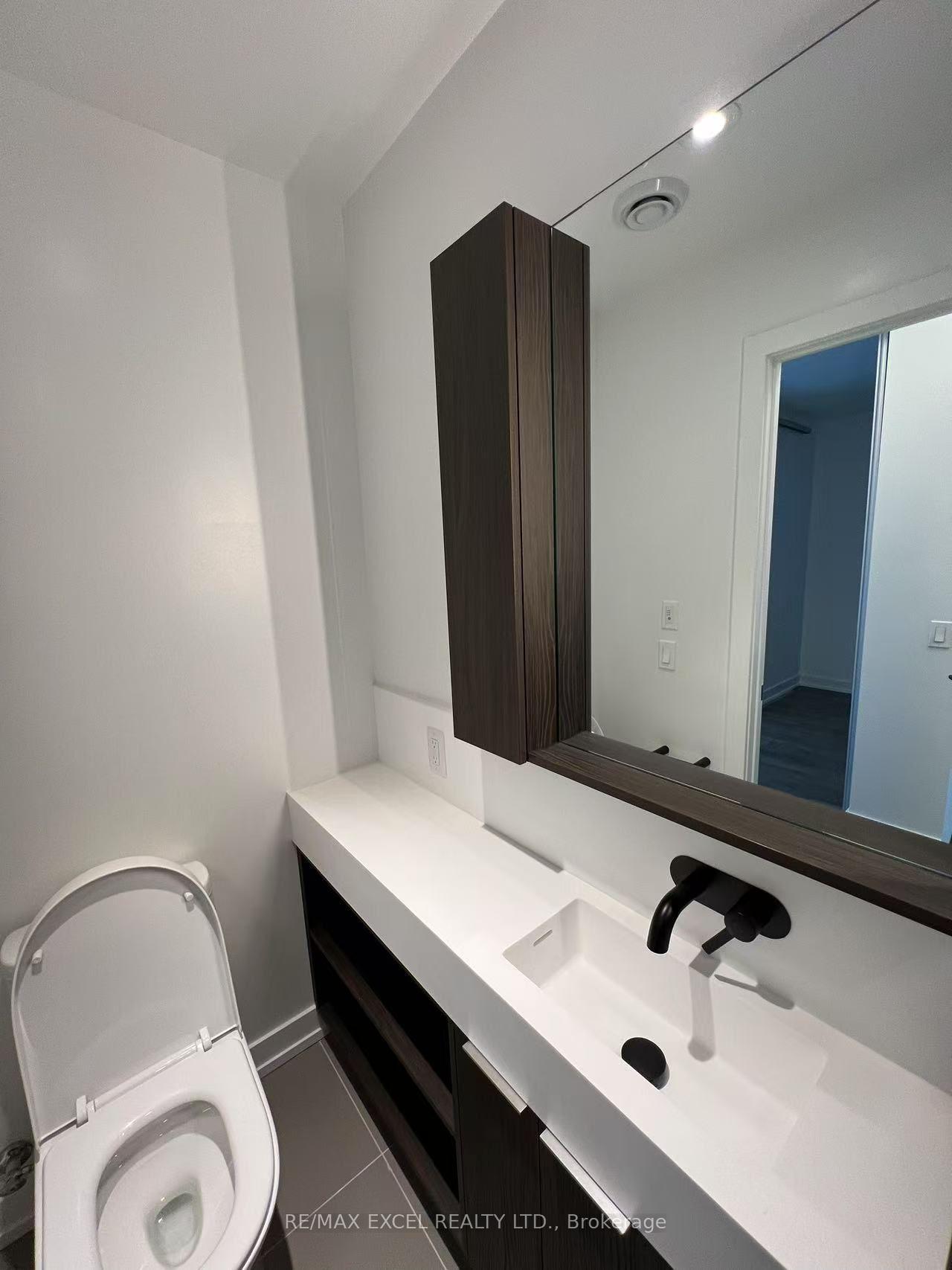 Photo 7 of Unit 3607, 127 Broadway Avenue, Toronto, Mount Pleasant West — HOMEH