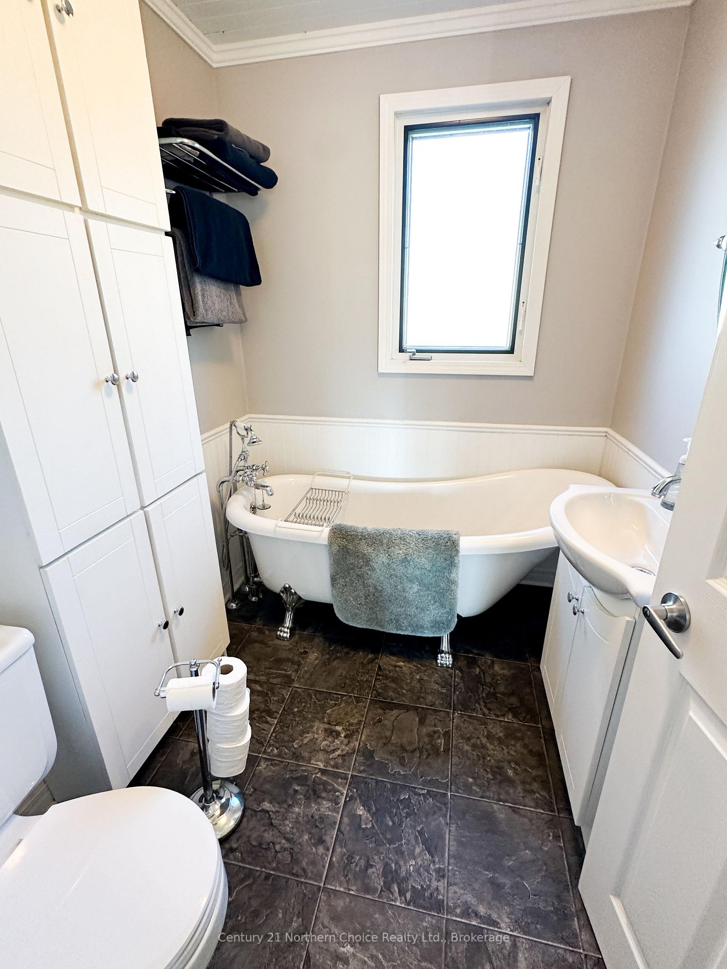 Photo 8 of 93 Dickenson Road, Red Lake — HOMEH
