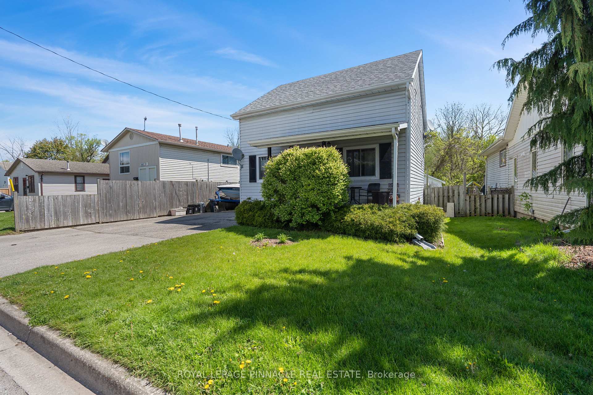 Photo 2 of 249 Owen Street, Norfolk, Simcoe — HOMEH