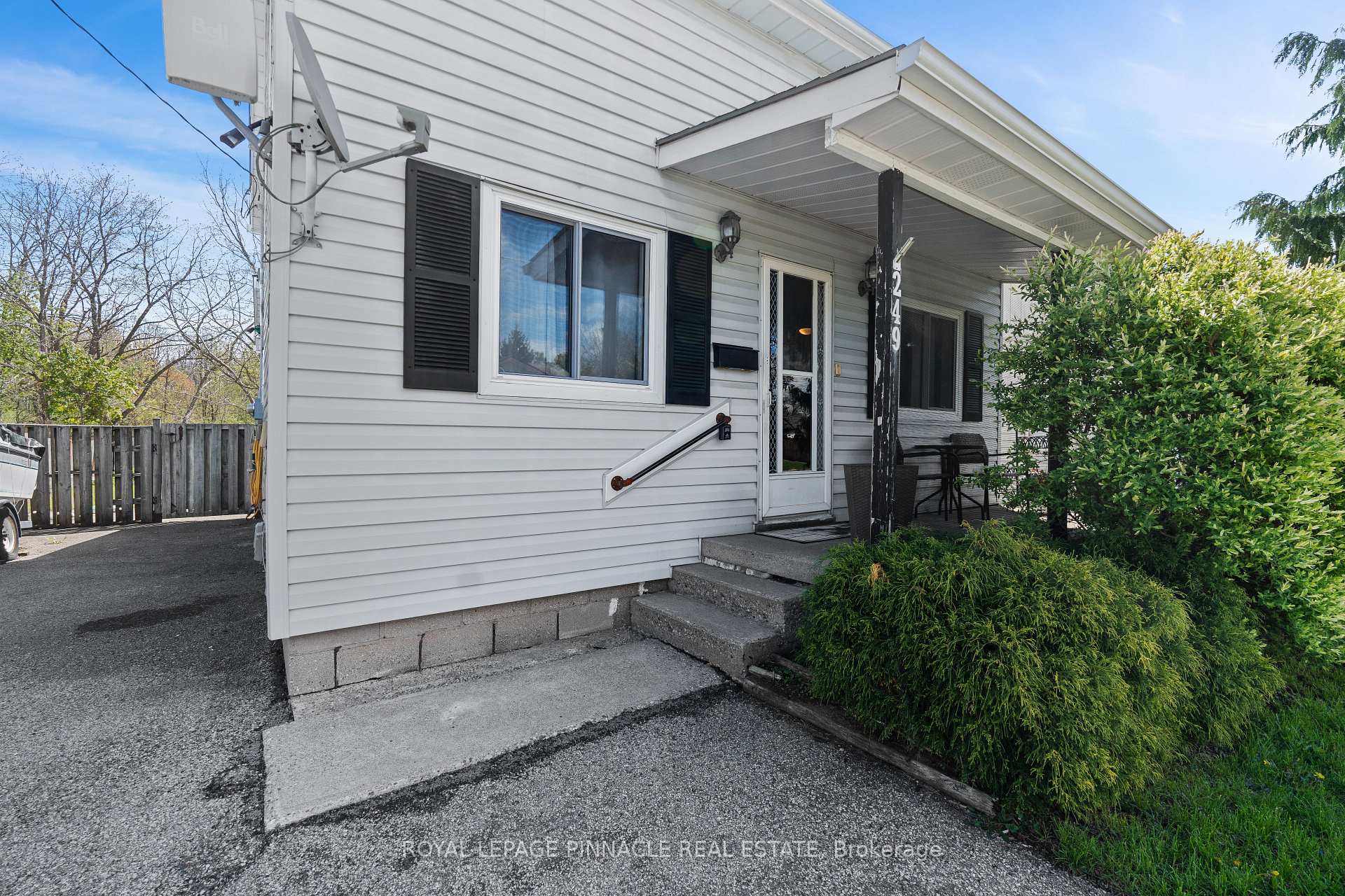 Photo 3 of 249 Owen Street, Norfolk, Simcoe — HOMEH