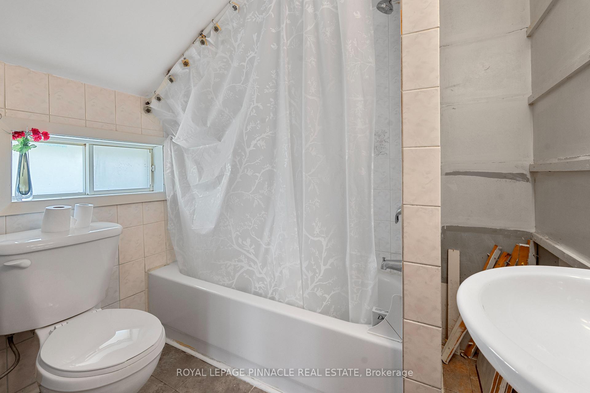 Photo 18 of 249 Owen Street, Norfolk, Simcoe — HOMEH