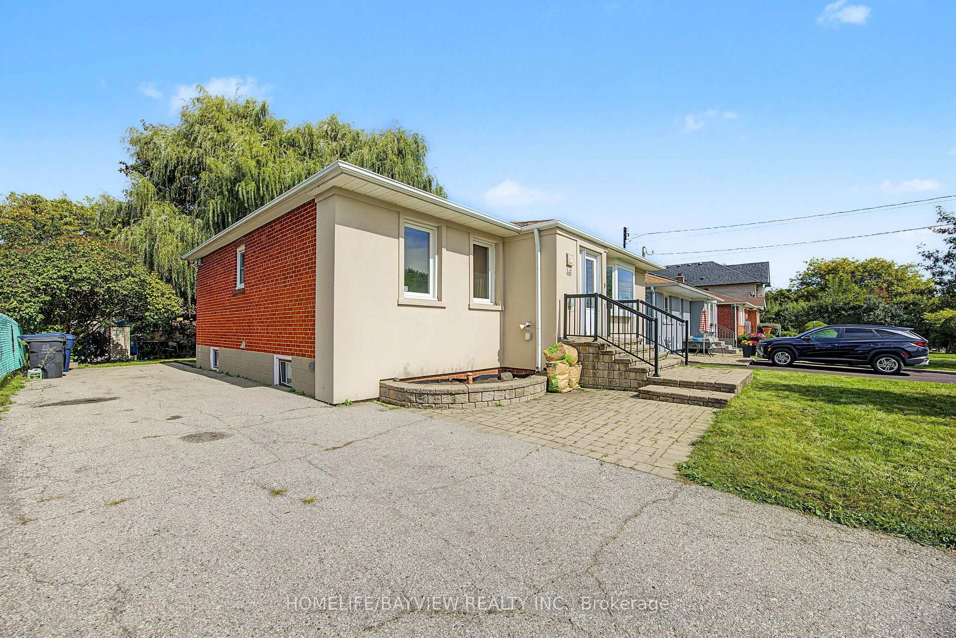 Photo 4 of 46 Acton Avenue, North York, Bathurst Manor — HOMEH