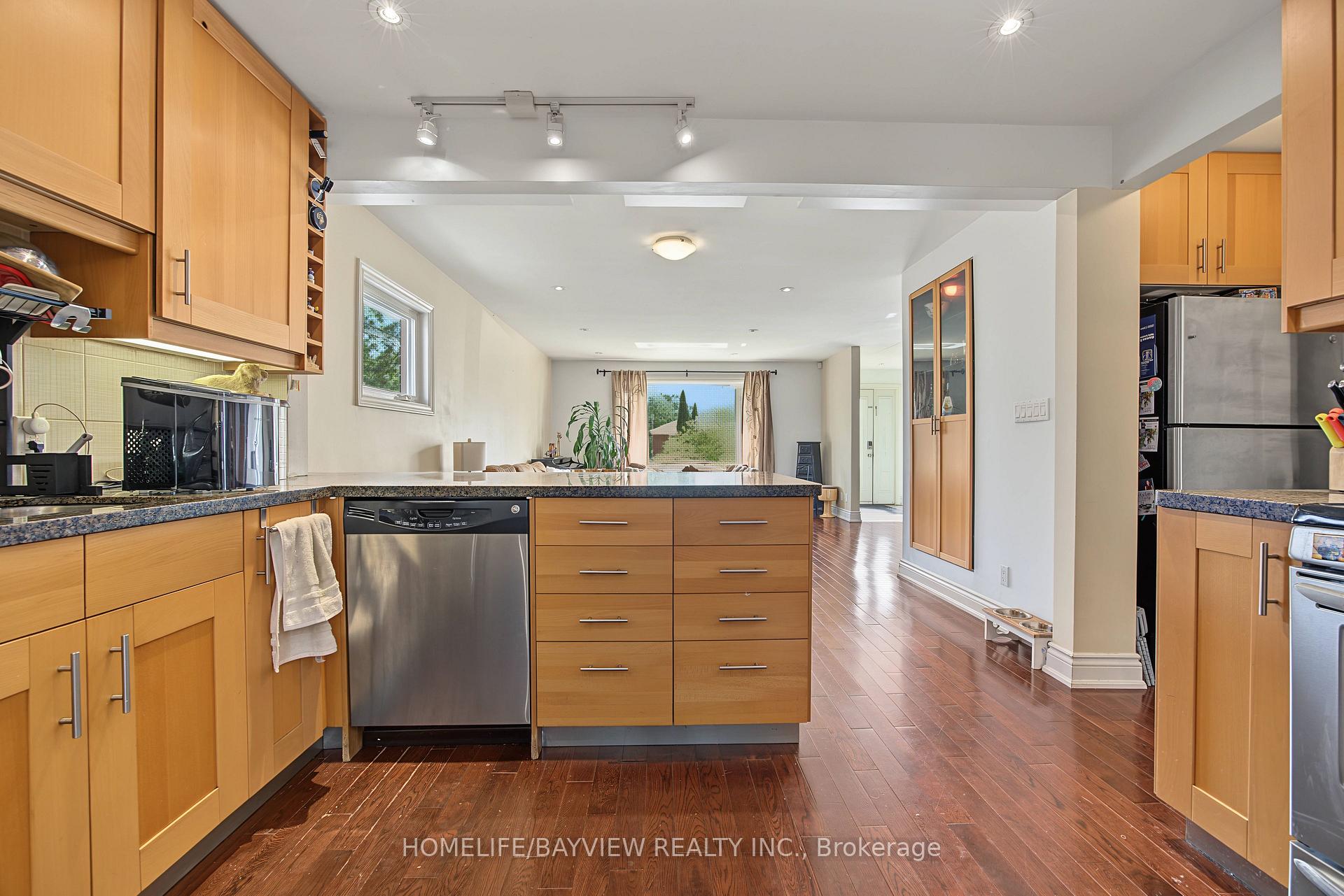Photo 18 of 46 Acton Avenue, North York, Bathurst Manor — HOMEH